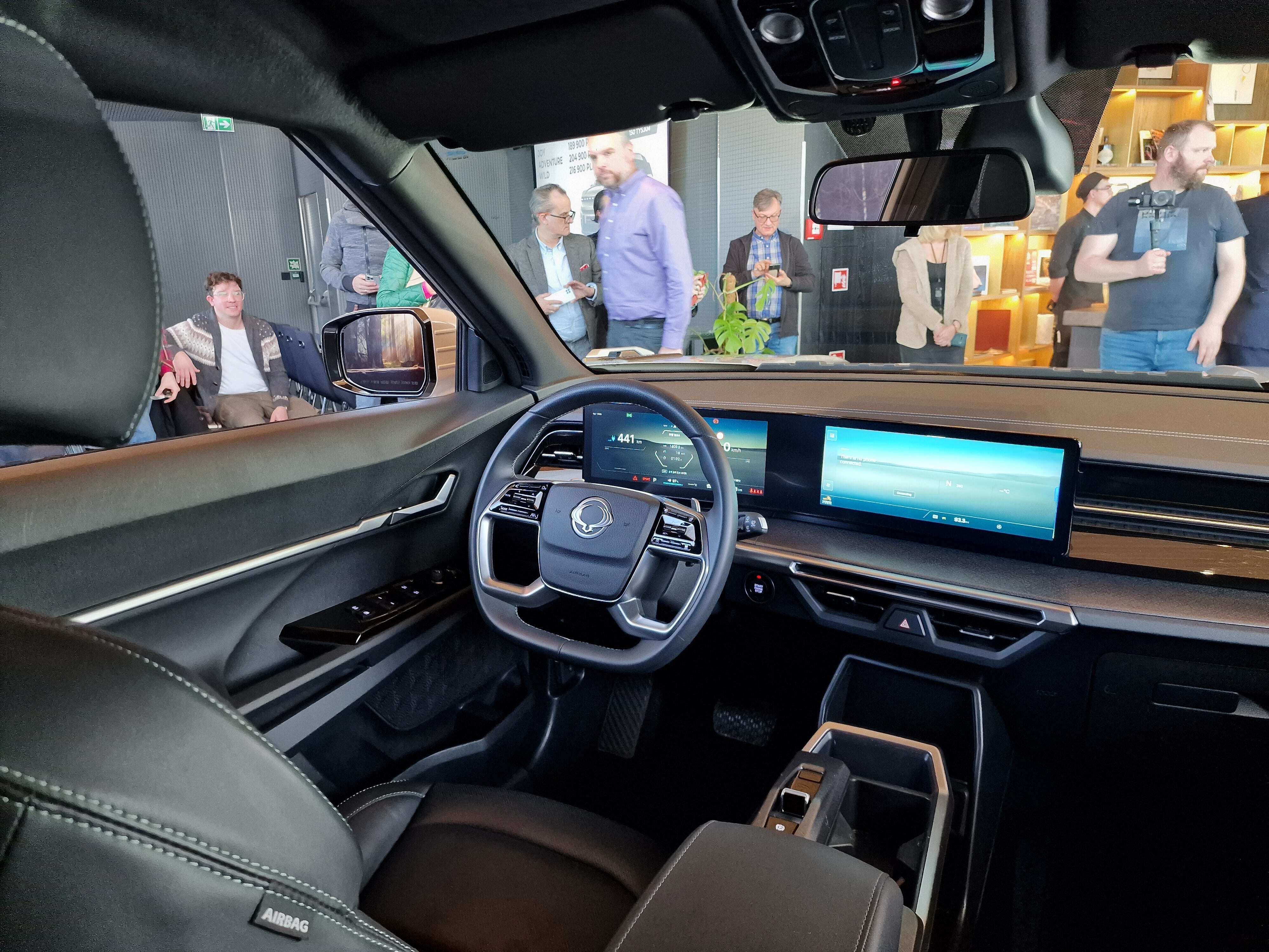 Ssangyong torres evx wnętrze