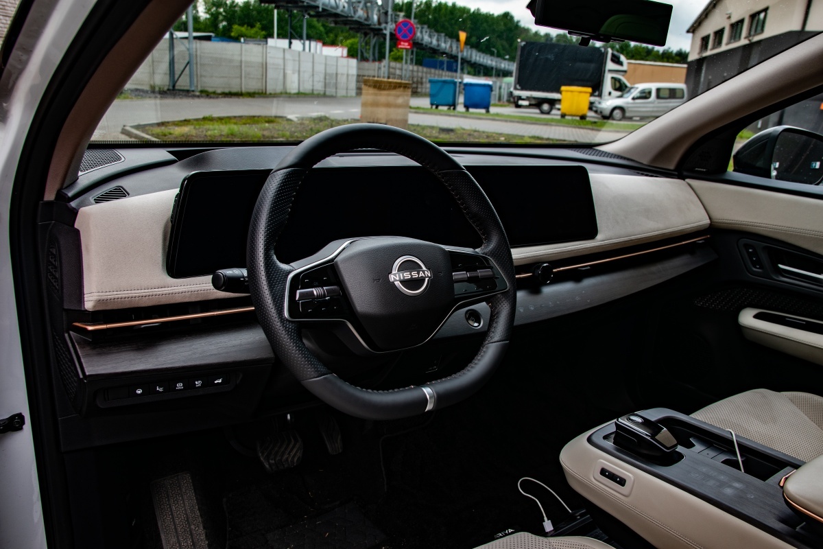 Nissan Ariya wnętrze