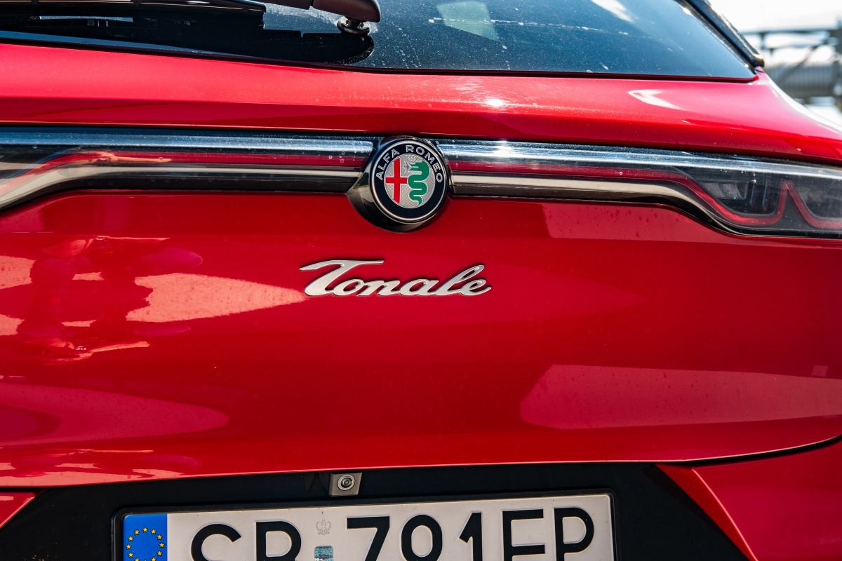 Alfa Romeo Tonale napis 