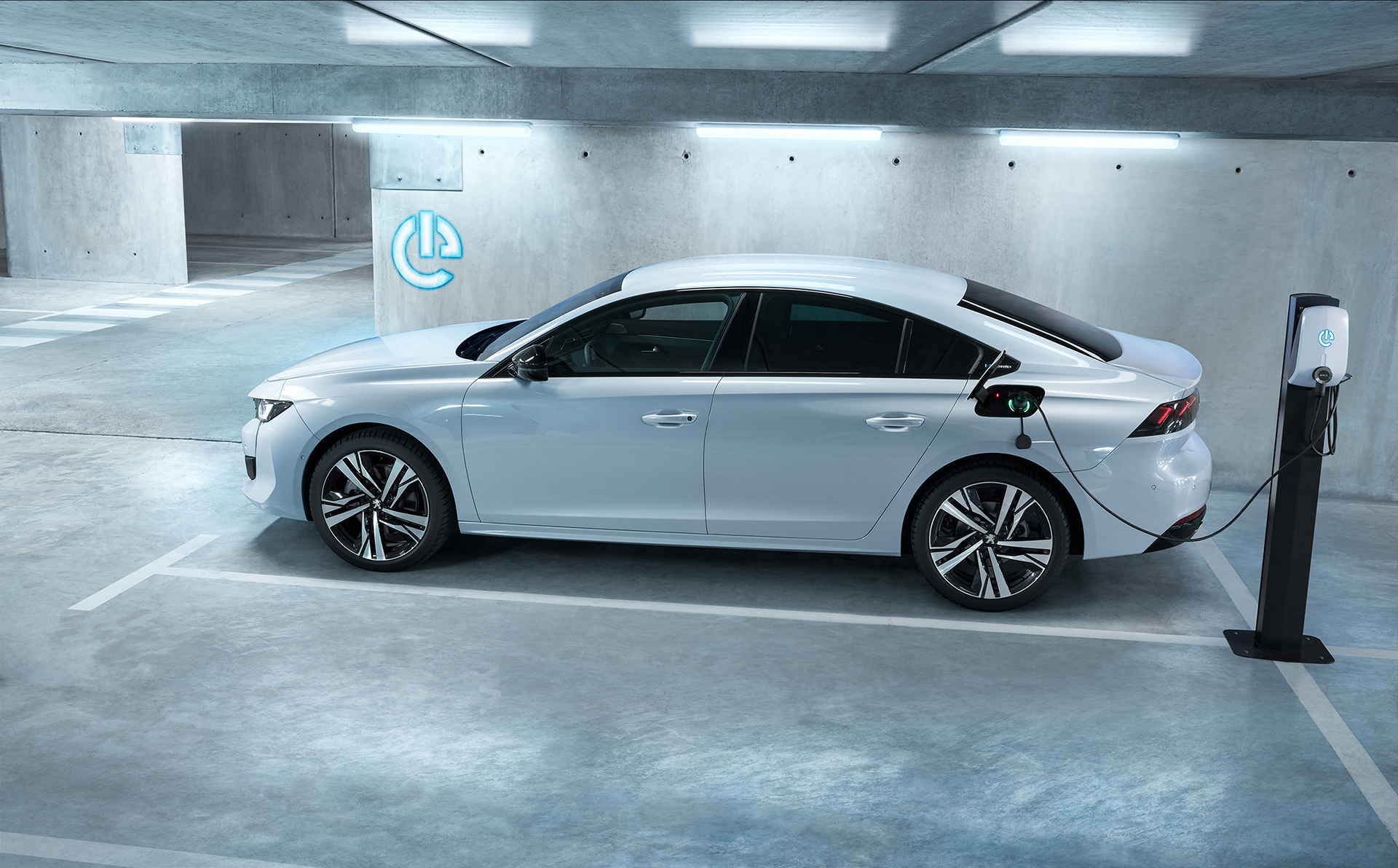 Peugeot 508 HYbrid PHEV - leasing od superauto.pl
