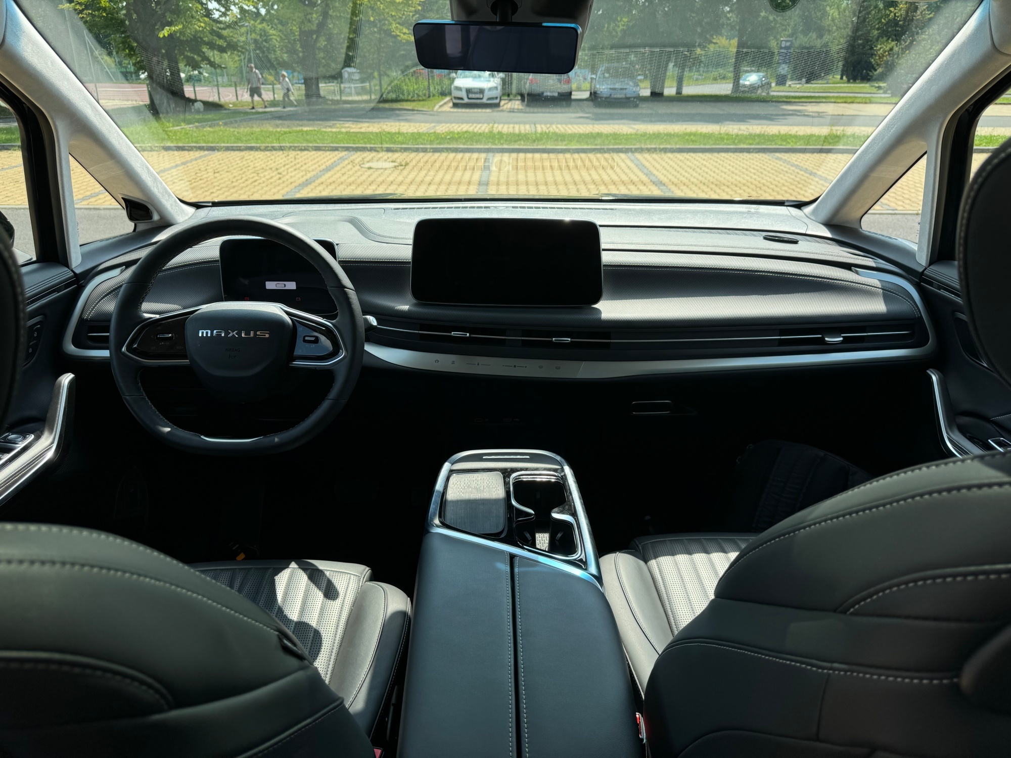 Maxus Mifa 9 wnętrze