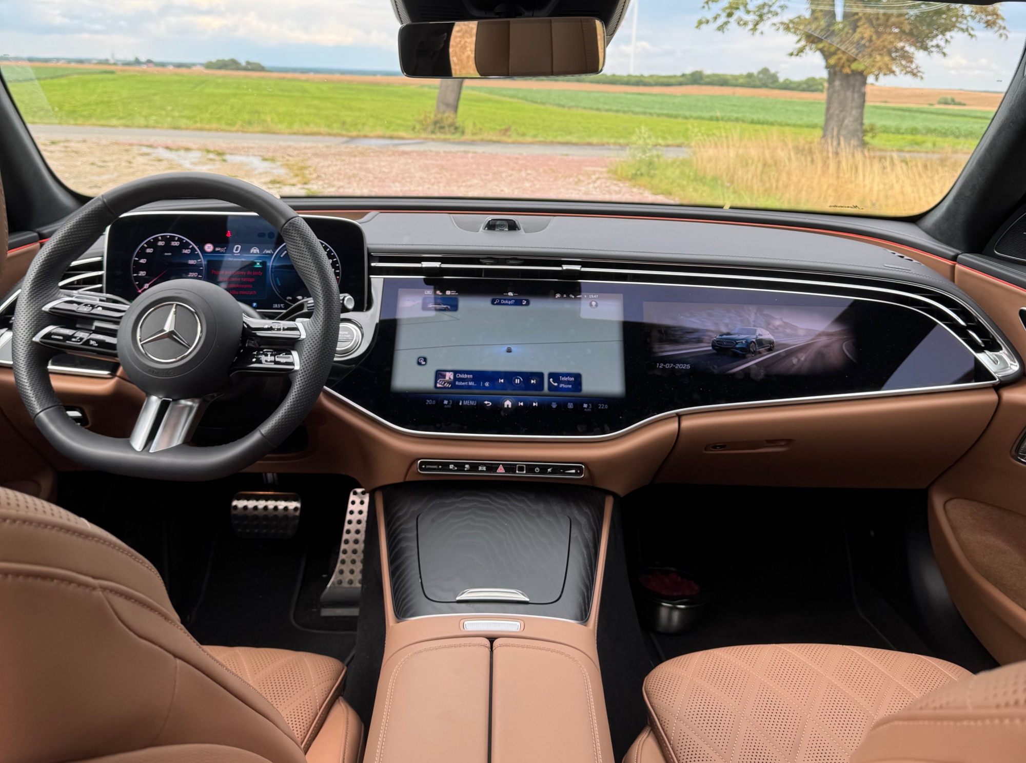Mercedes Klasa E S214 wnętrze