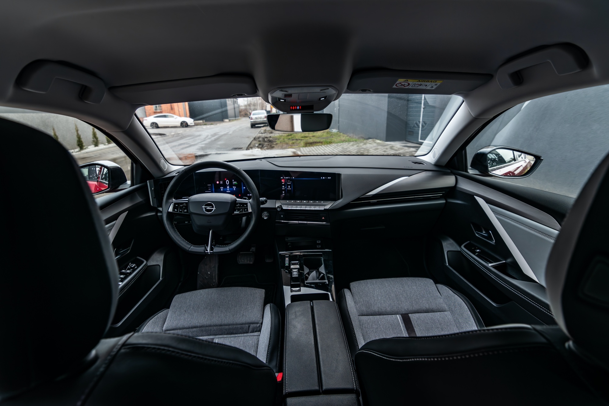 Opel Astra wnętrze