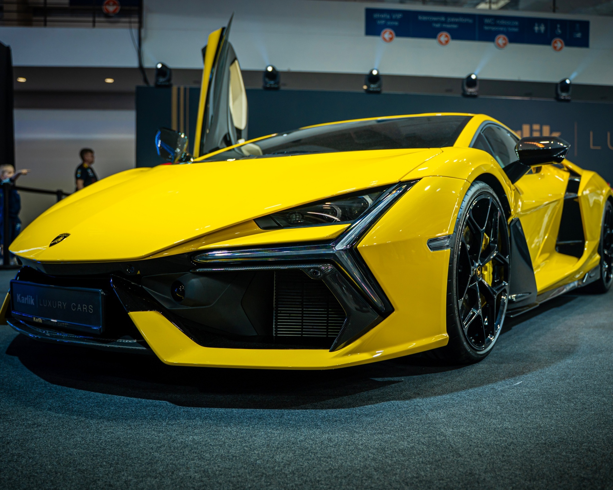 Lamborghini Revuelto