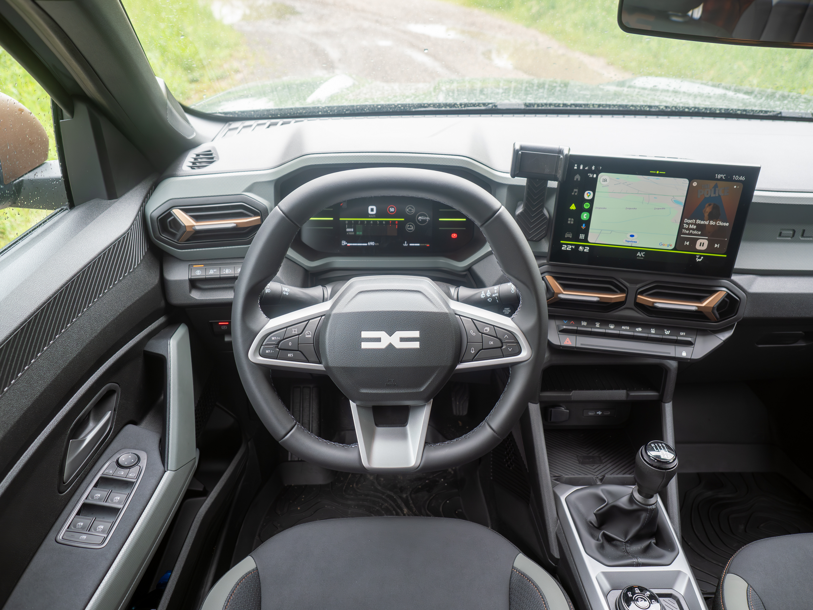 Dacia Duster 2024 TCe wnętrze