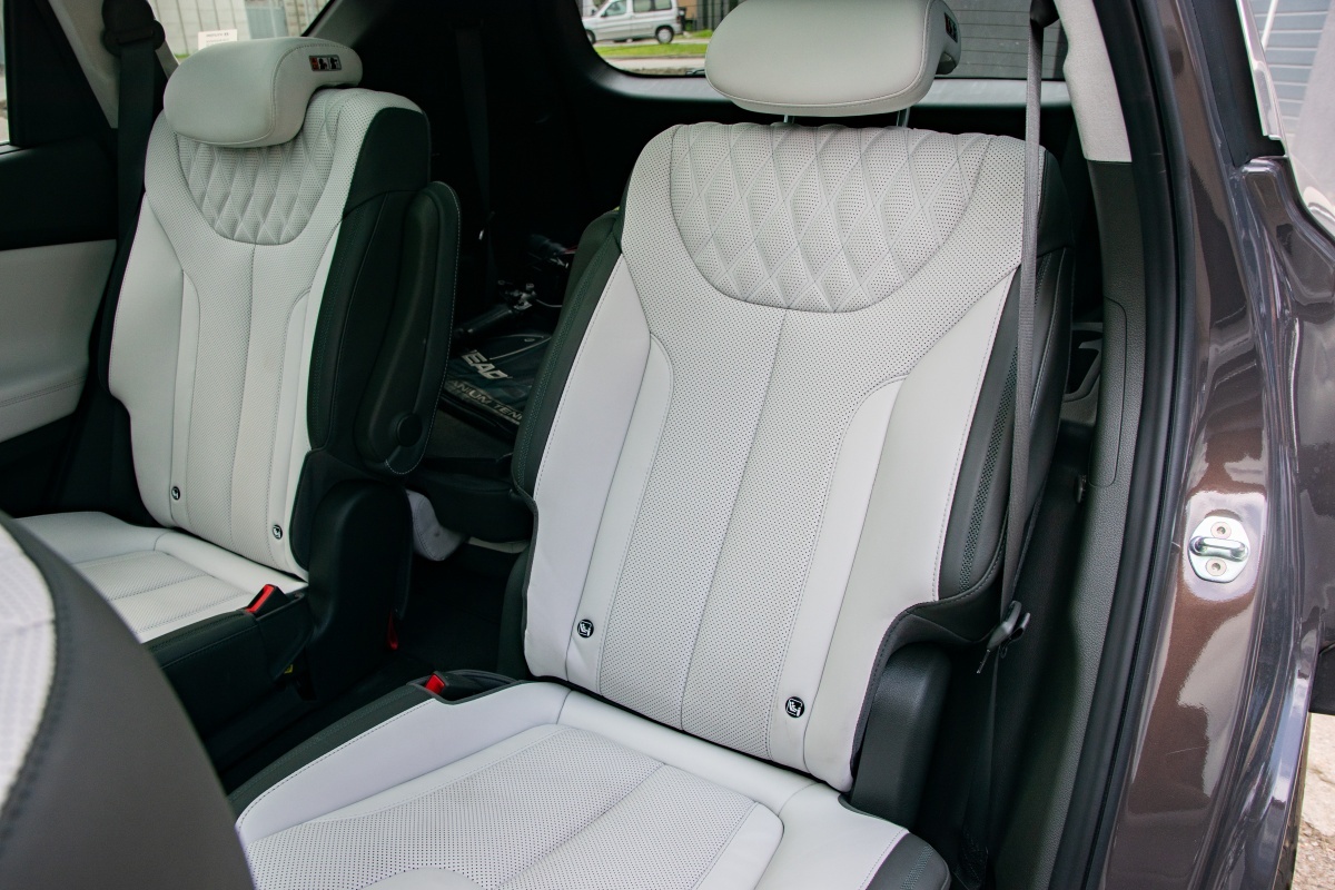 Hyundai Santa Fe fotele drugiego rzędu