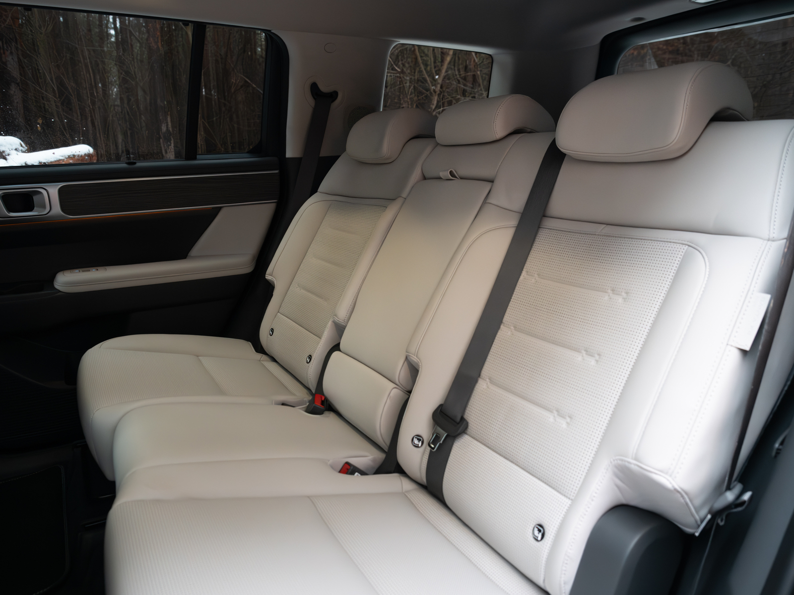 Nowy hyundai Santa Fe wnętrze tylna kanapa 2025