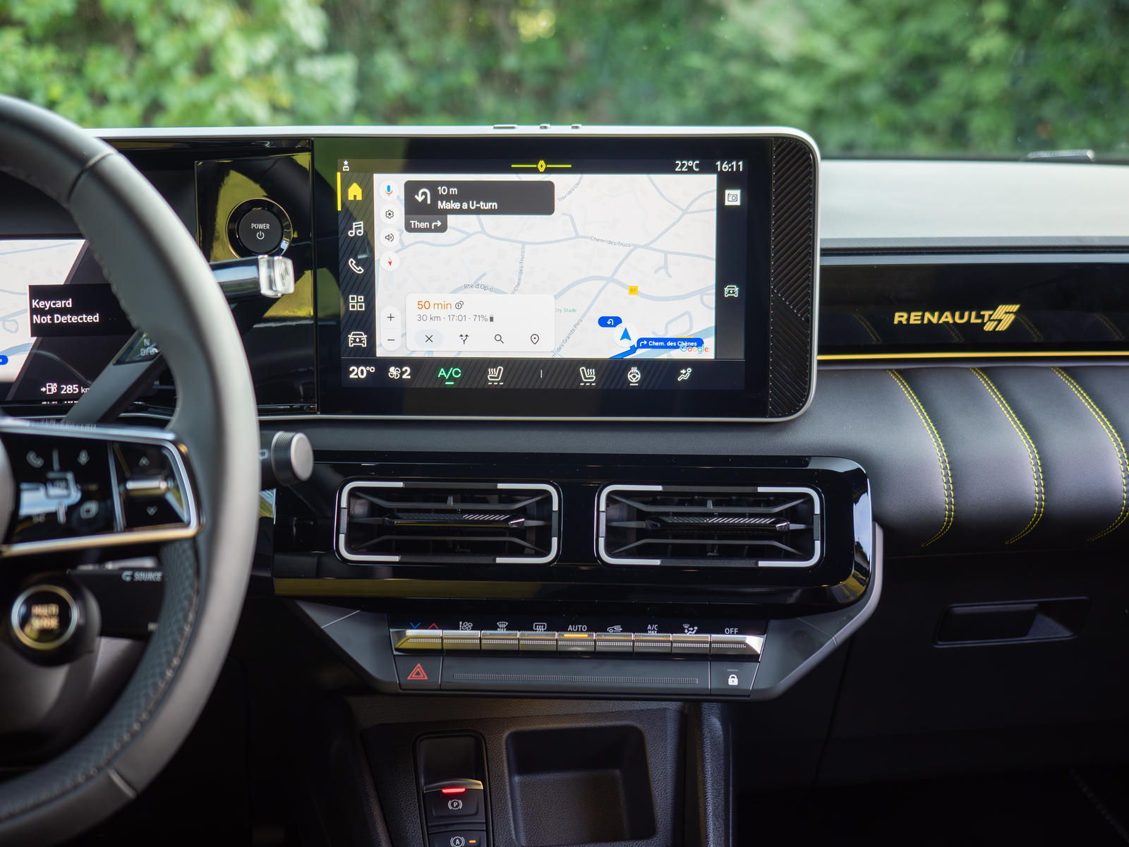 Wnętrze nowego Renault 5 z silnikiem elektrycznym