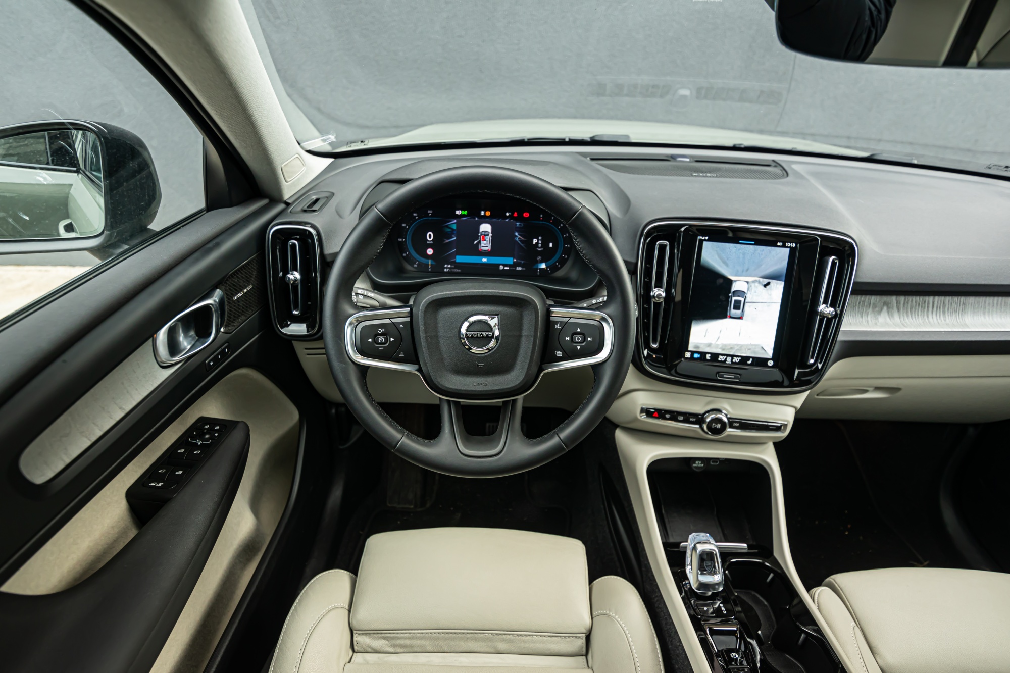 Volvo XC40 wnętrze