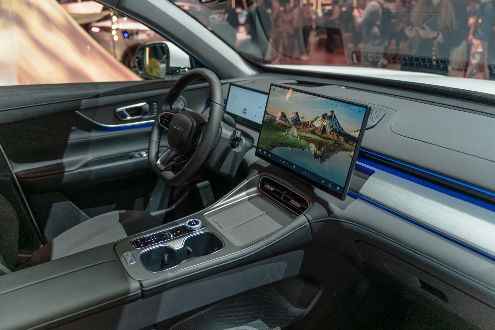 Chery Tiggo 8 wnętrze