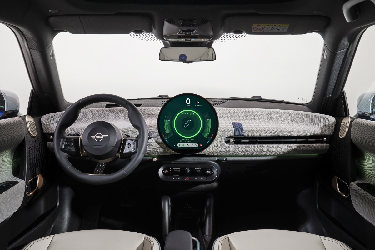 Mini Cooper 2024 wnętrze