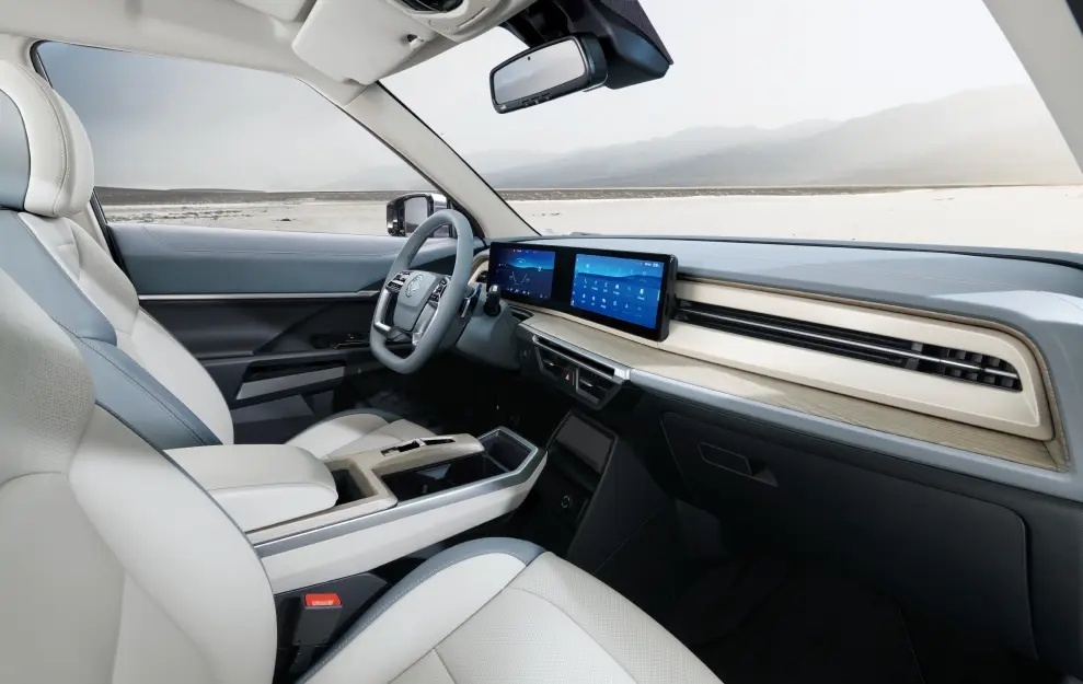 SsangYong Torres EVX wnętrze