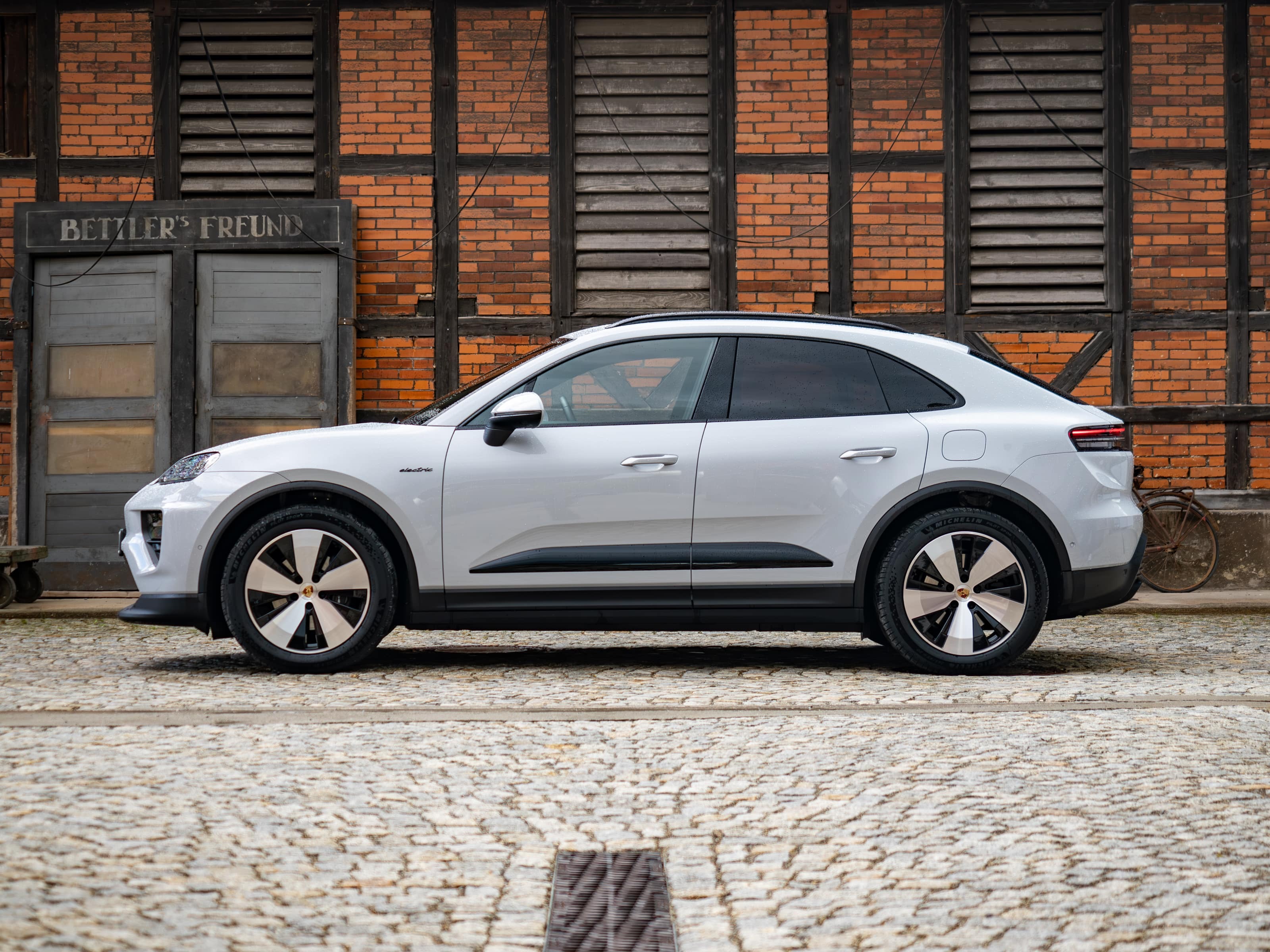 Nowe Porsche Macan 2024 białe