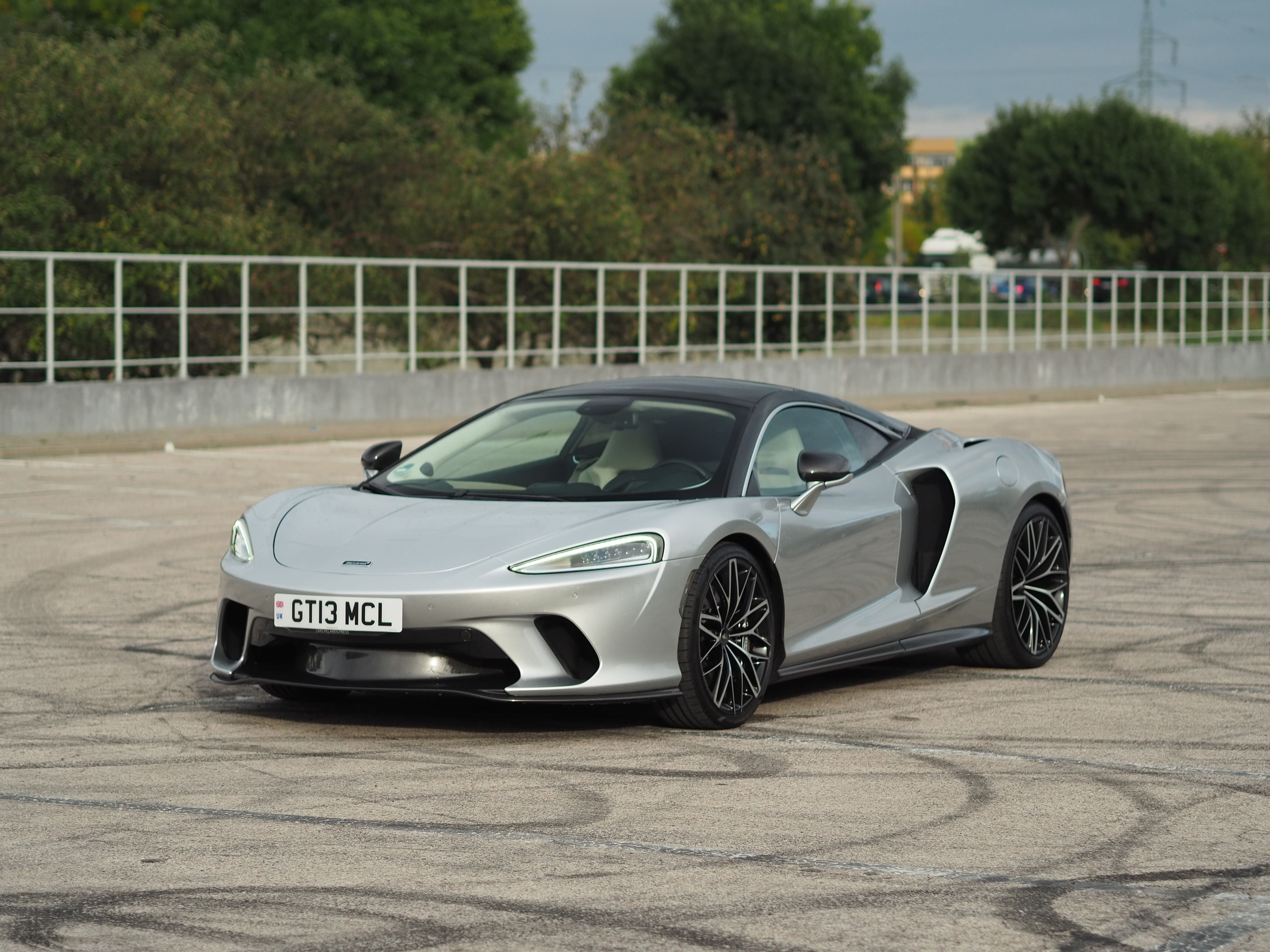 McLaren GT