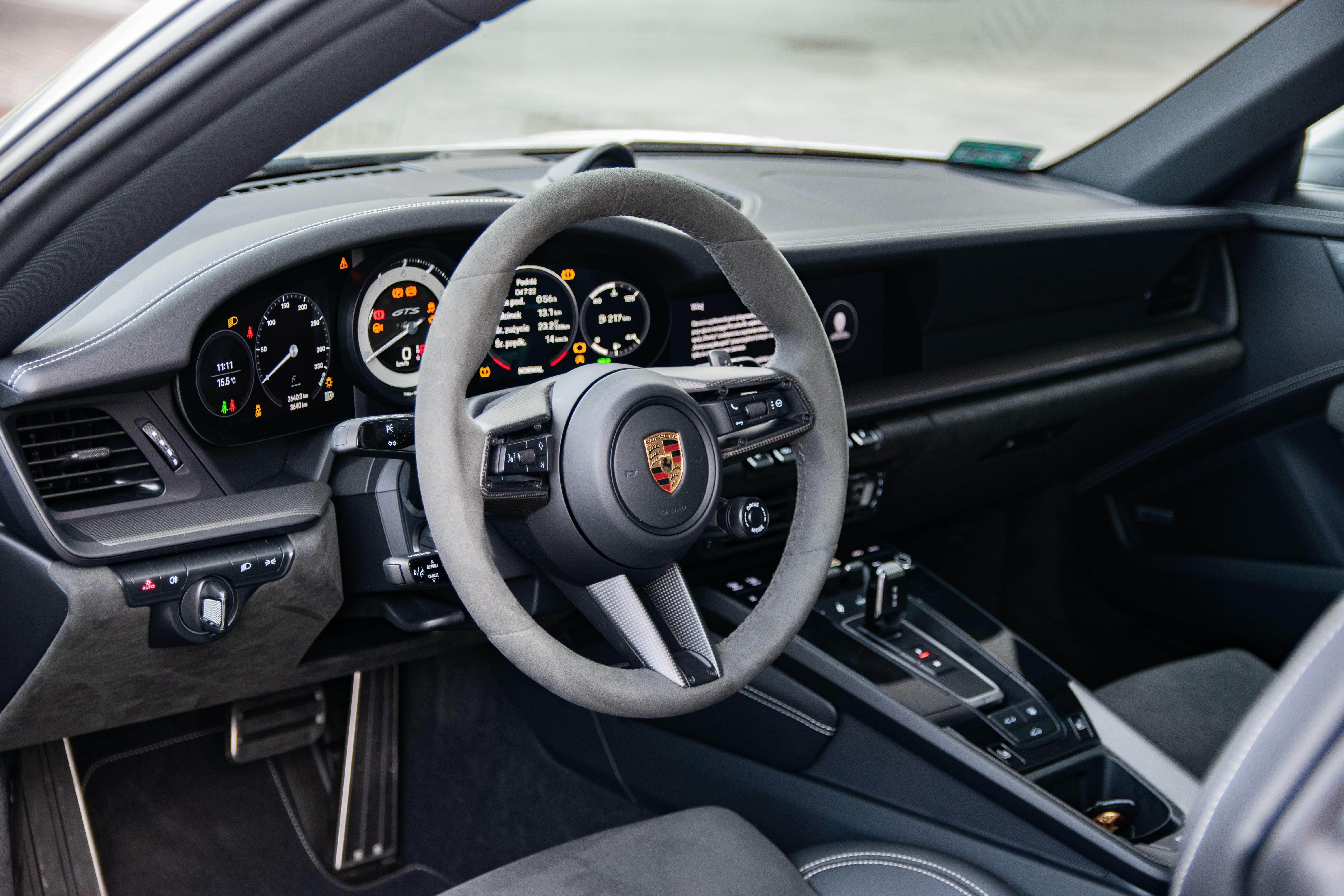 Porsche 911 GTS kabina