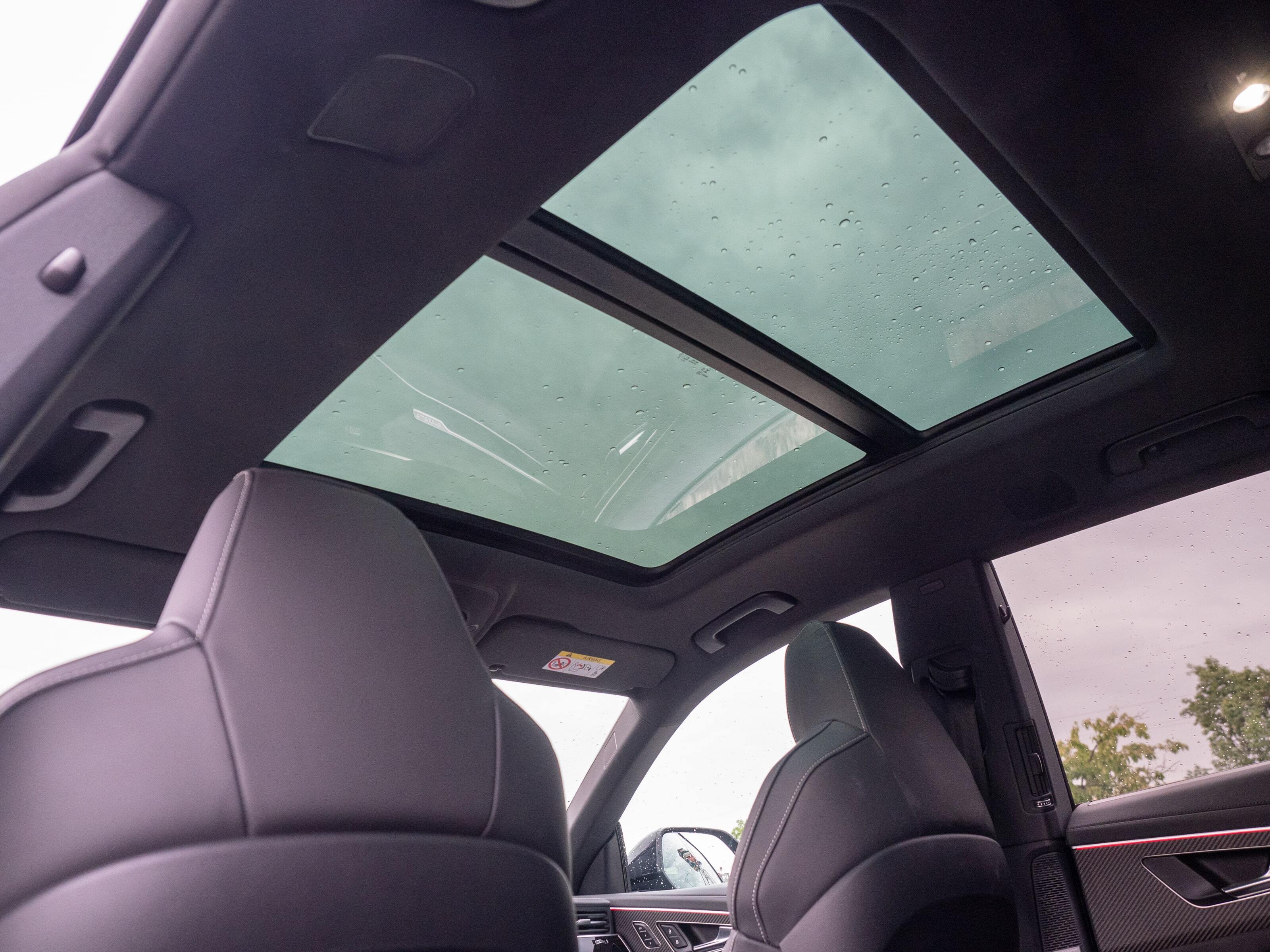 Audi Q8 dach panoramiczny
