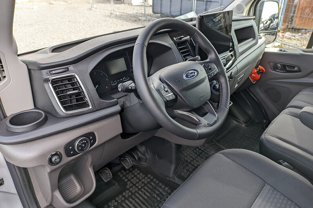 Ford Transit wnętrze