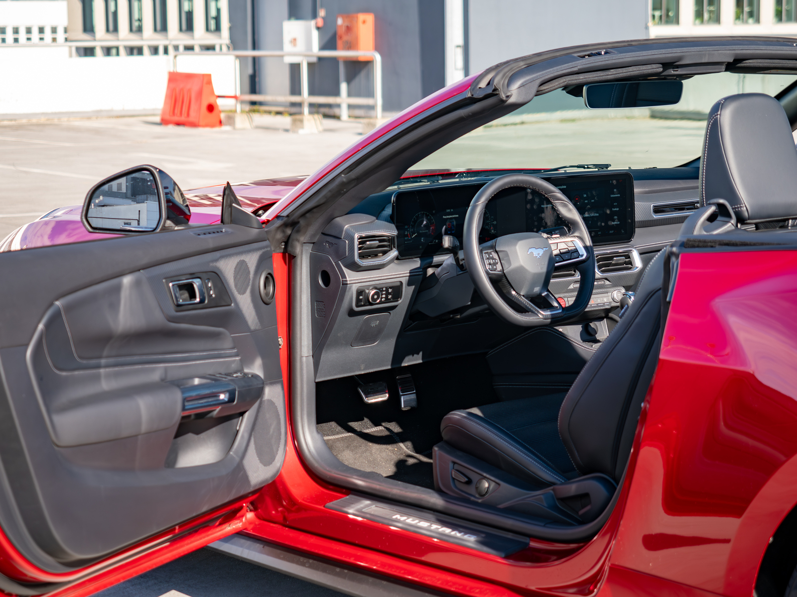 Ford Mustang Convertible GT 2024 wnętrze