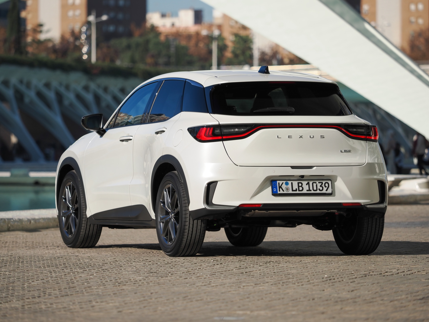 Lexus LBX tył