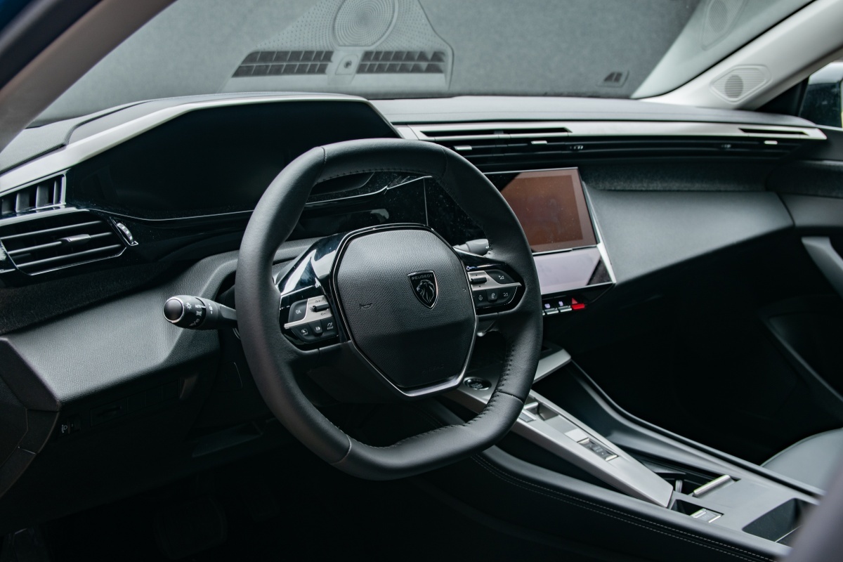 Peugeot 408 wnętrze