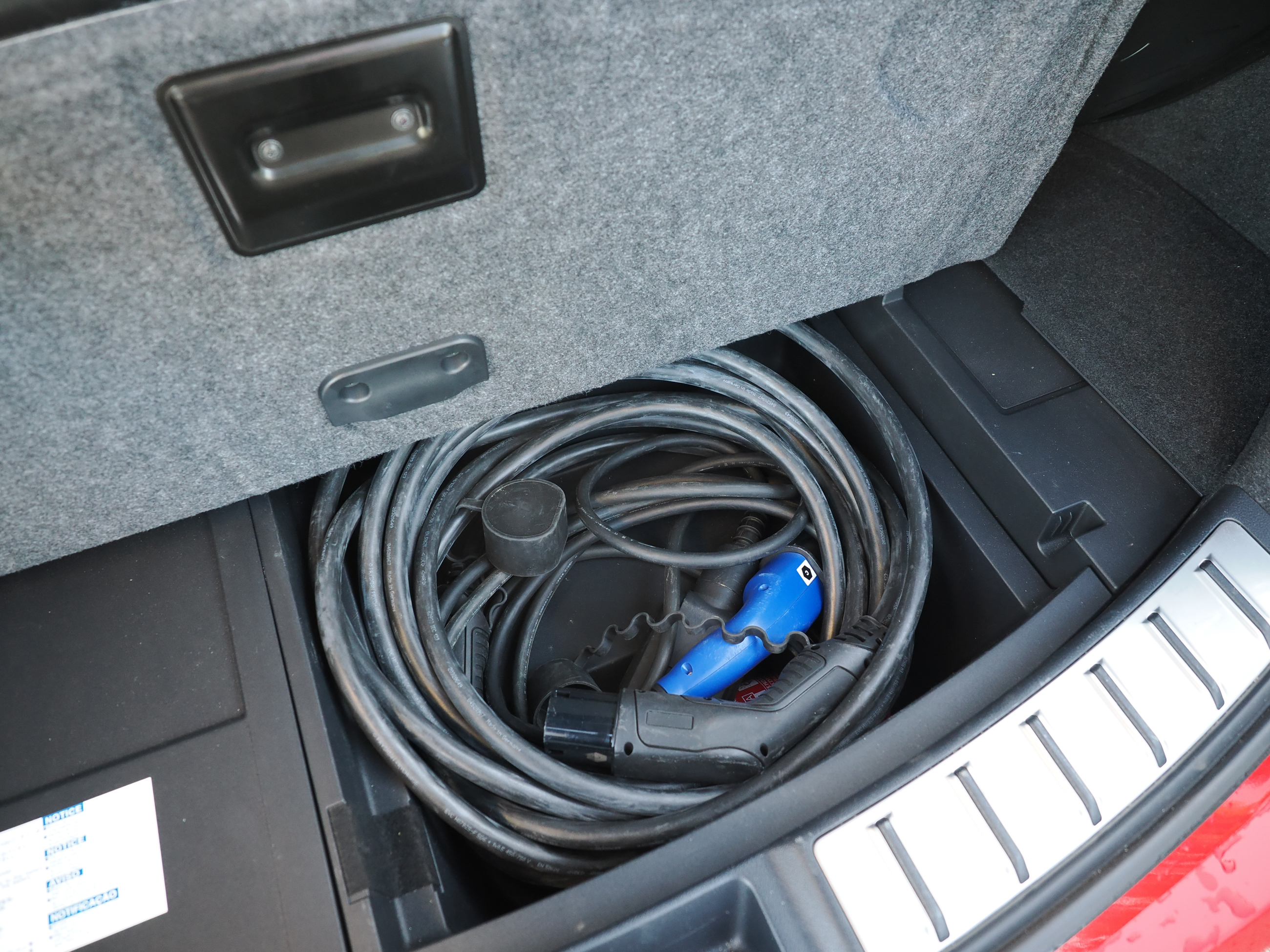 Lexus 450h+ kable