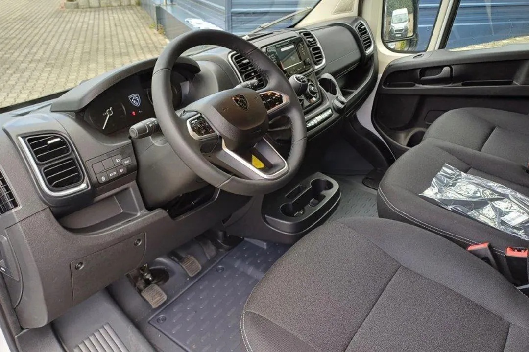 Peugeot Boxer wnętrze