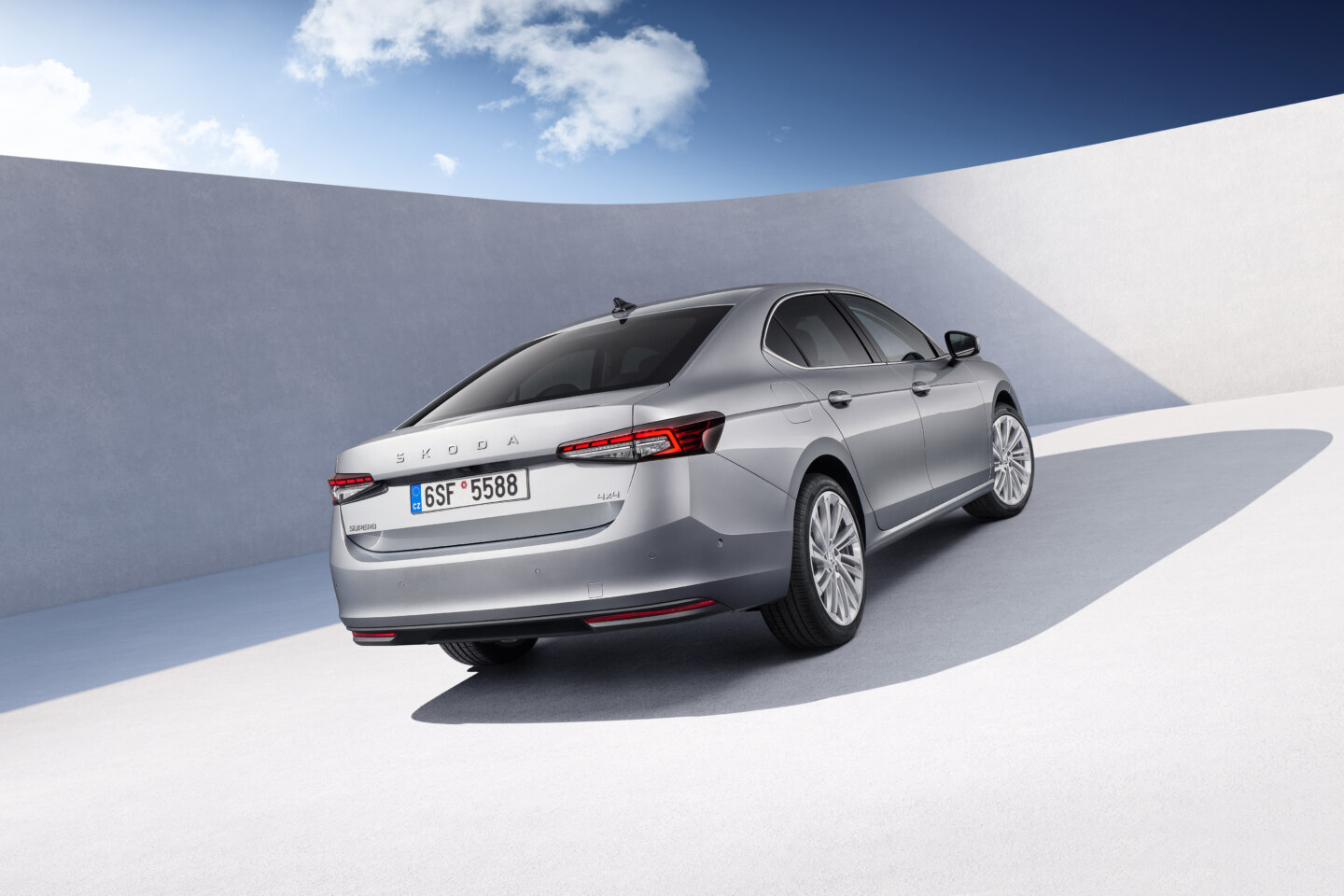 Skoda Superb liftback