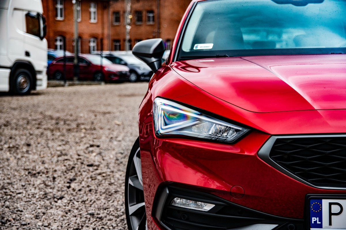 Leon przedni reflektor