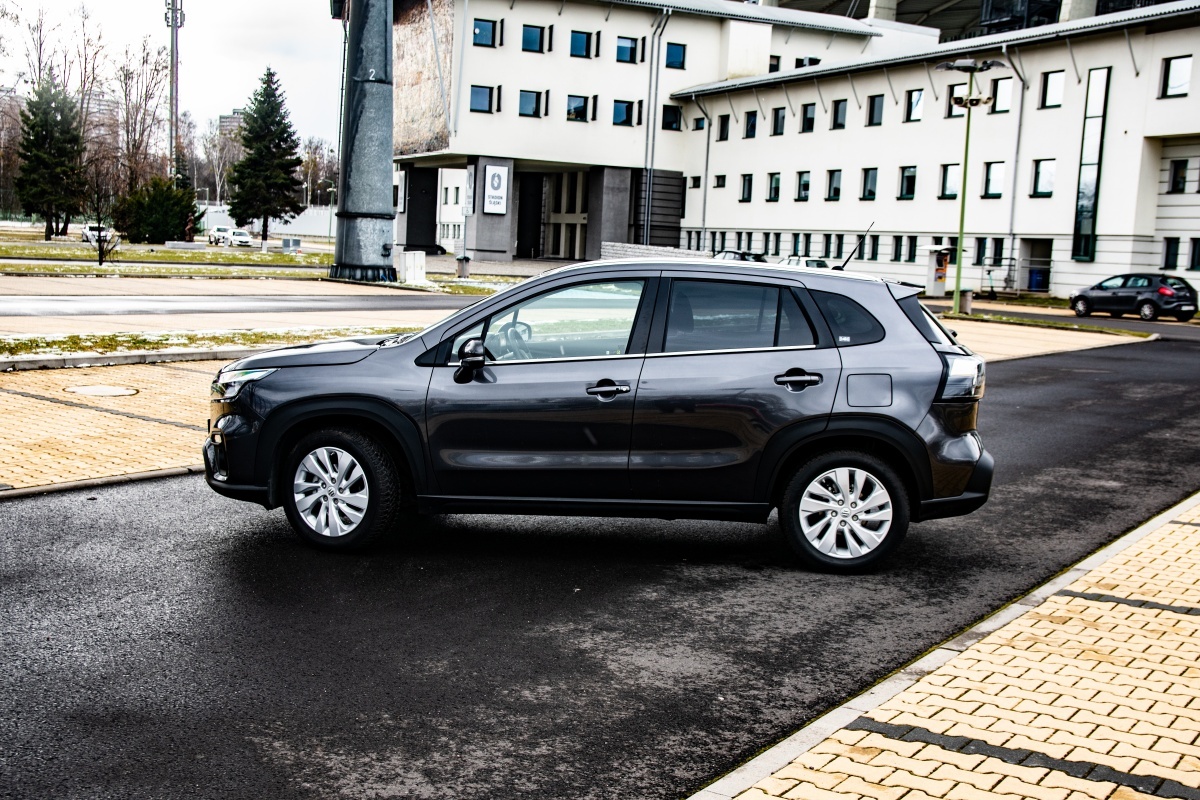 Suzuki S-Cross sylwetka
