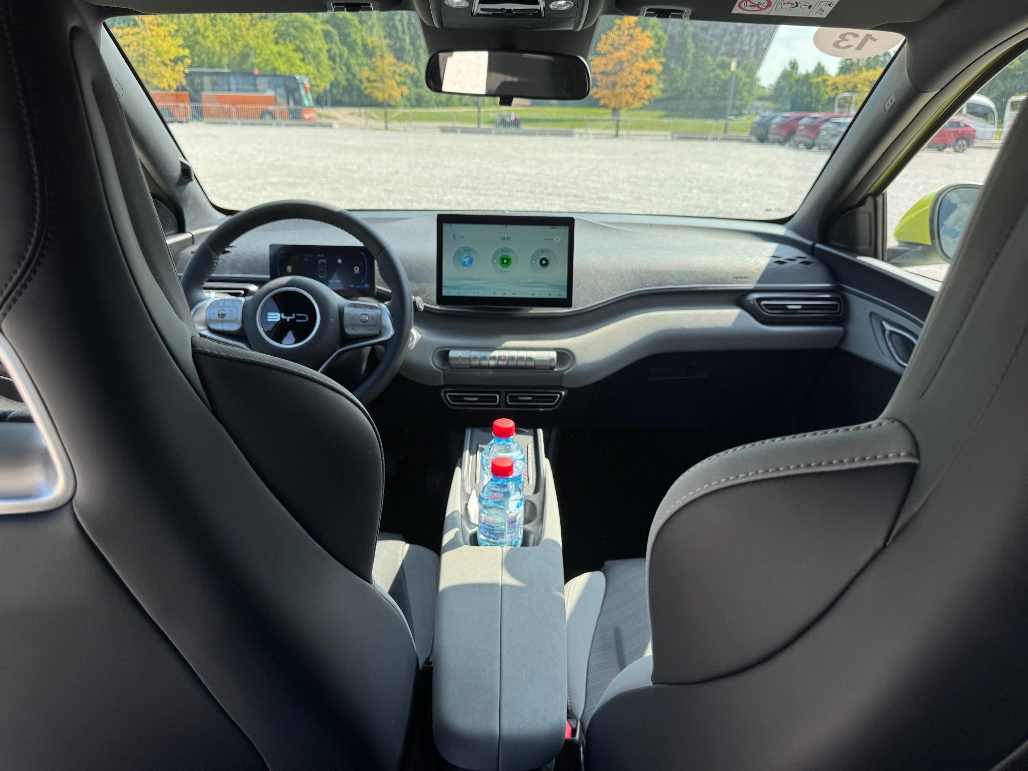 BYD Dolphin Surf wnętrze