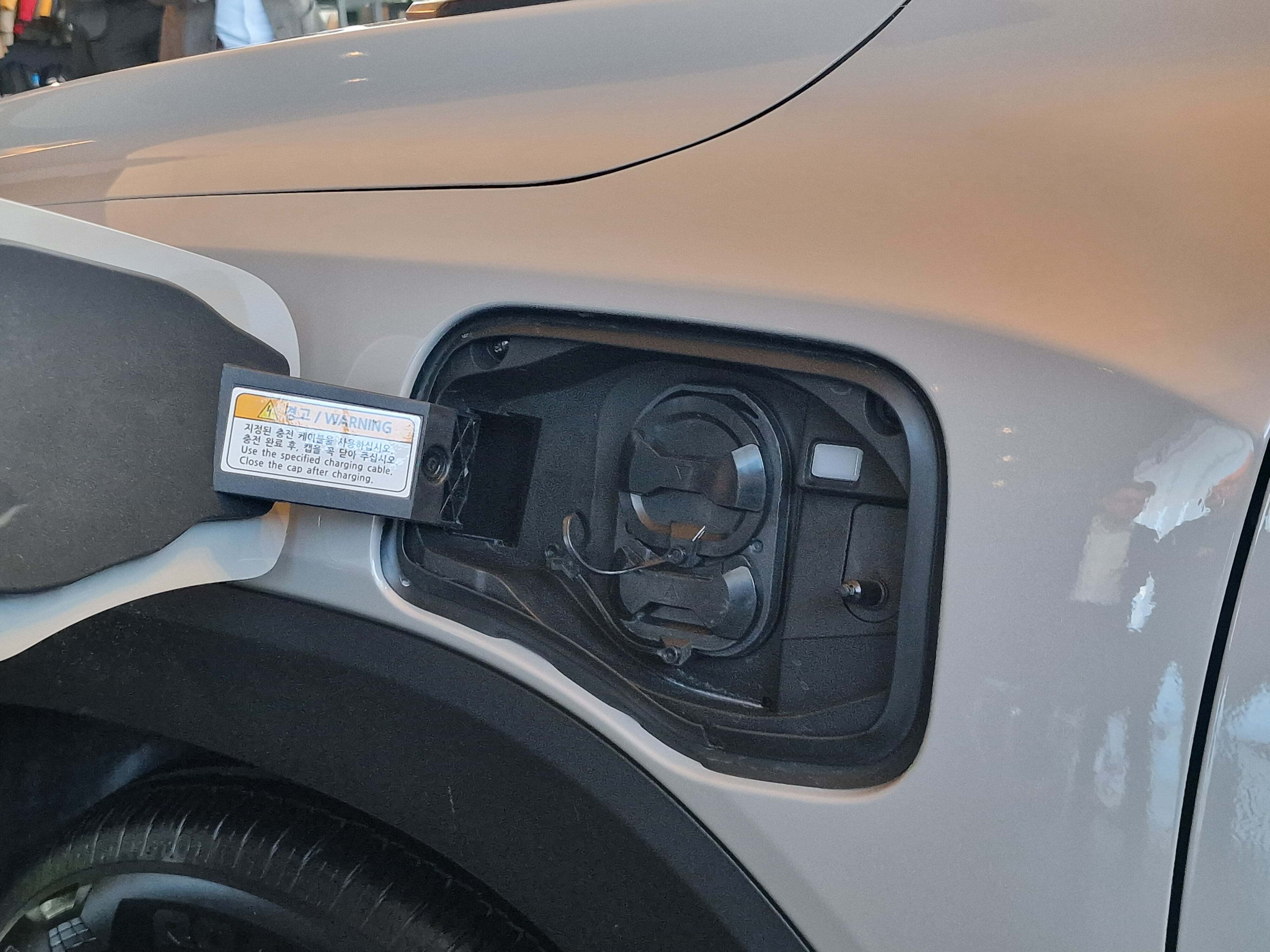 Ssangyong torres evx gniazdo ładowania