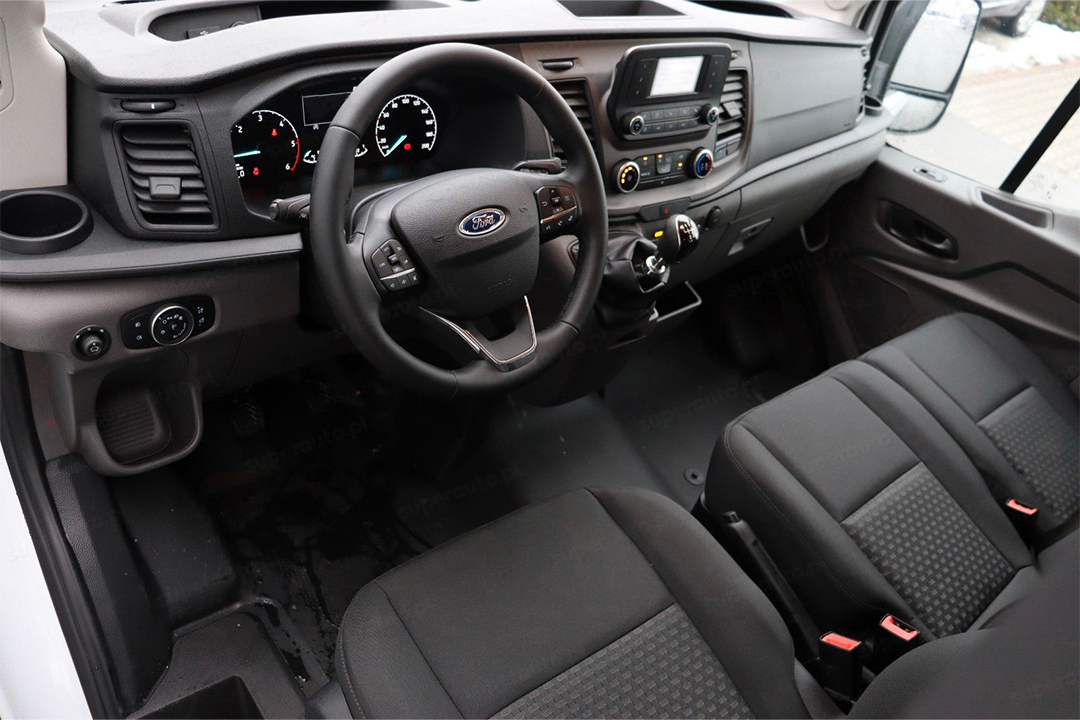 Ford Transit wnętrze