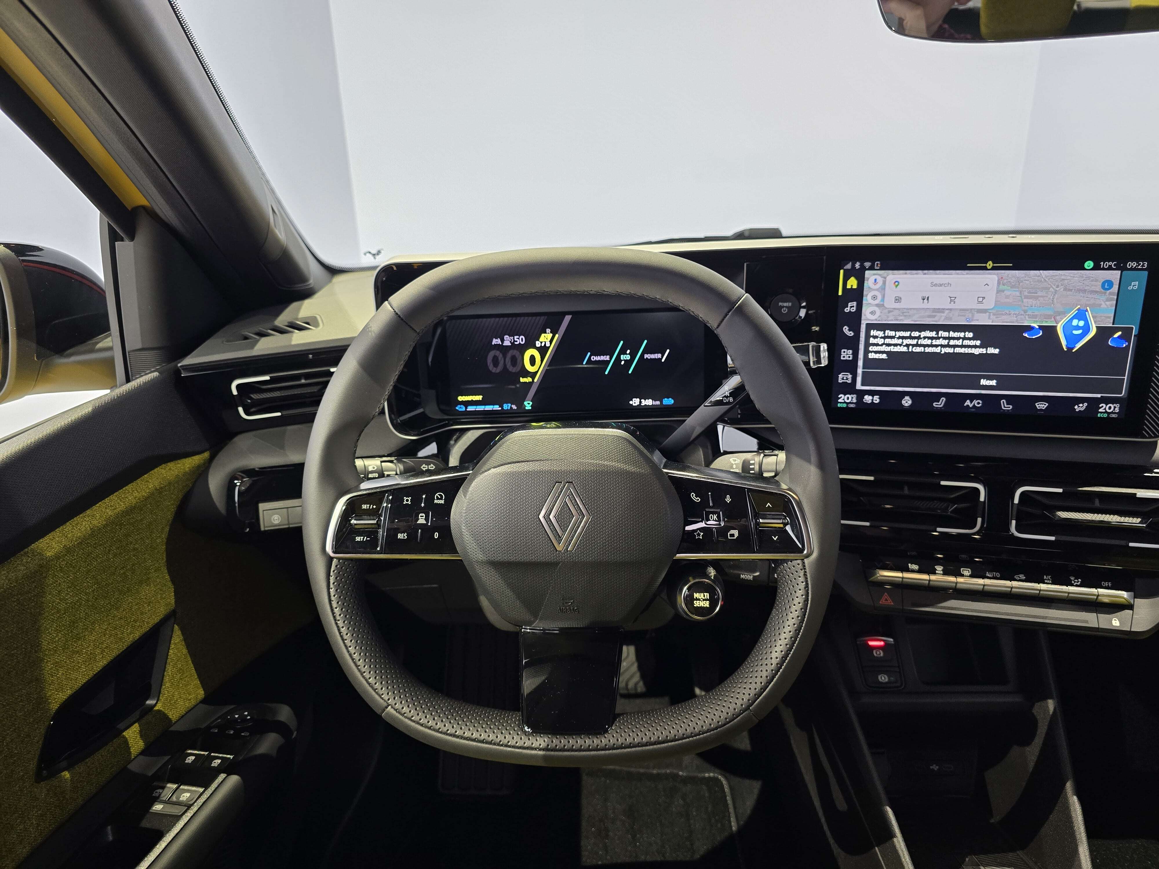 Nowe Renault 5 wnętrze