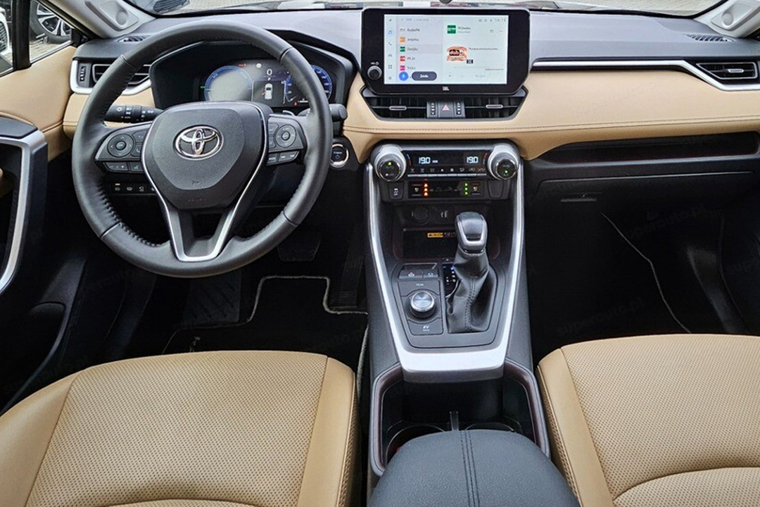 Toyota RAV4 wnętrze