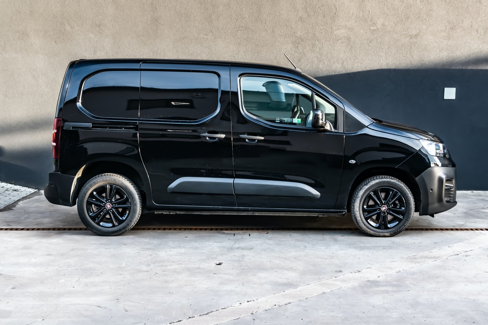 Fiat Doblo Van sylwetka