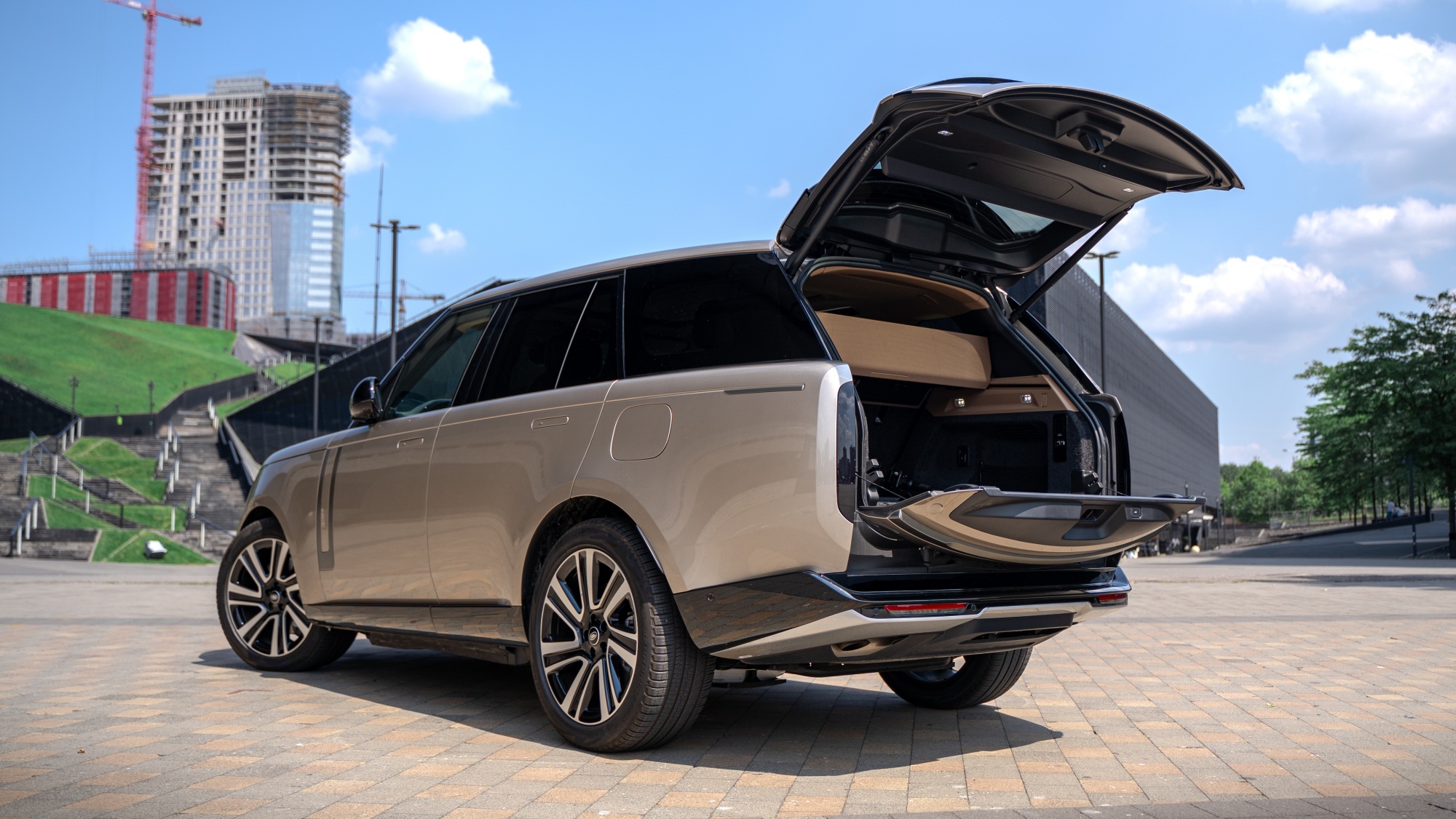 Range Rover P550e 2024 bagażnik