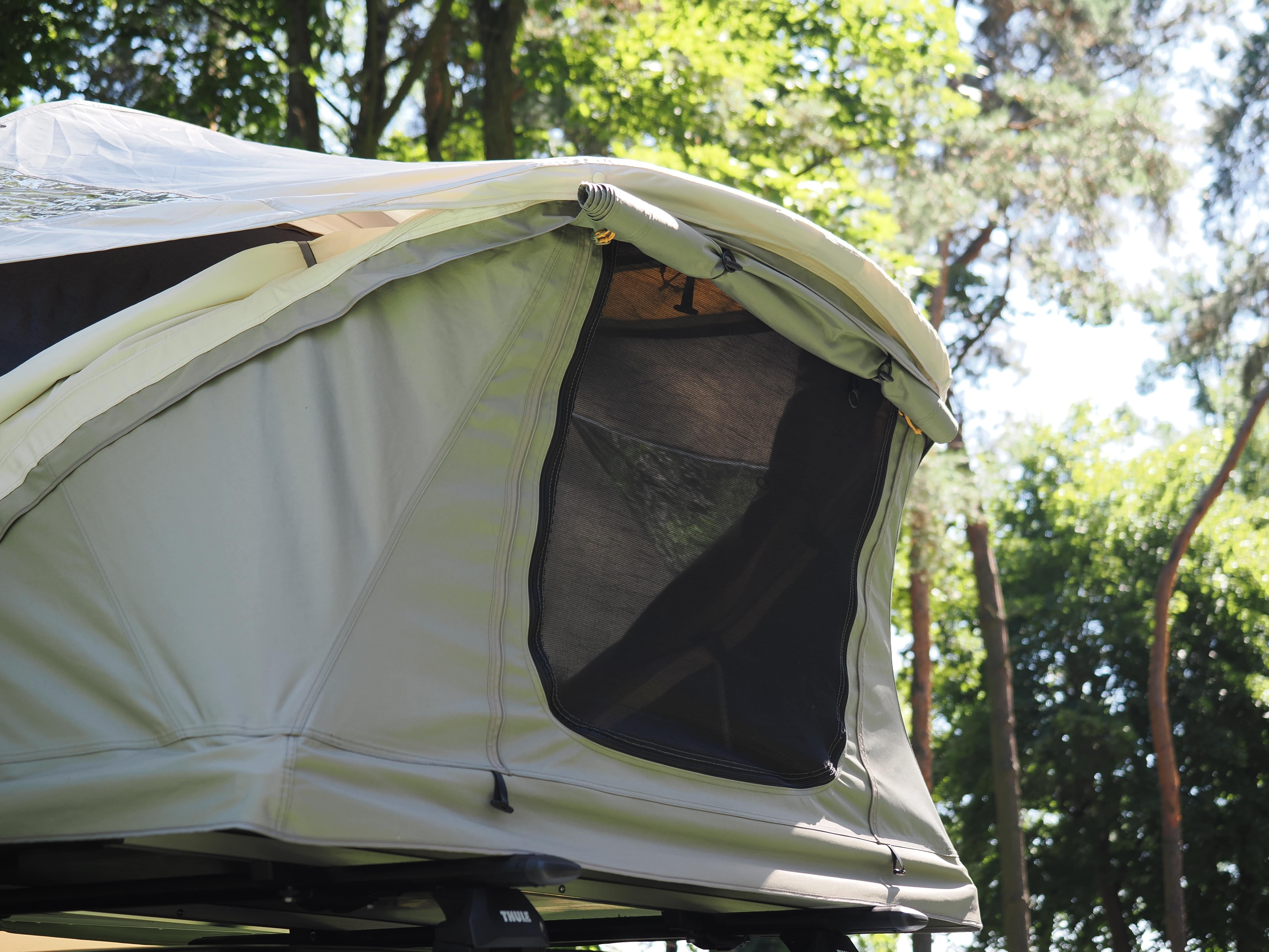 namiot dachowy Thule rozłożony