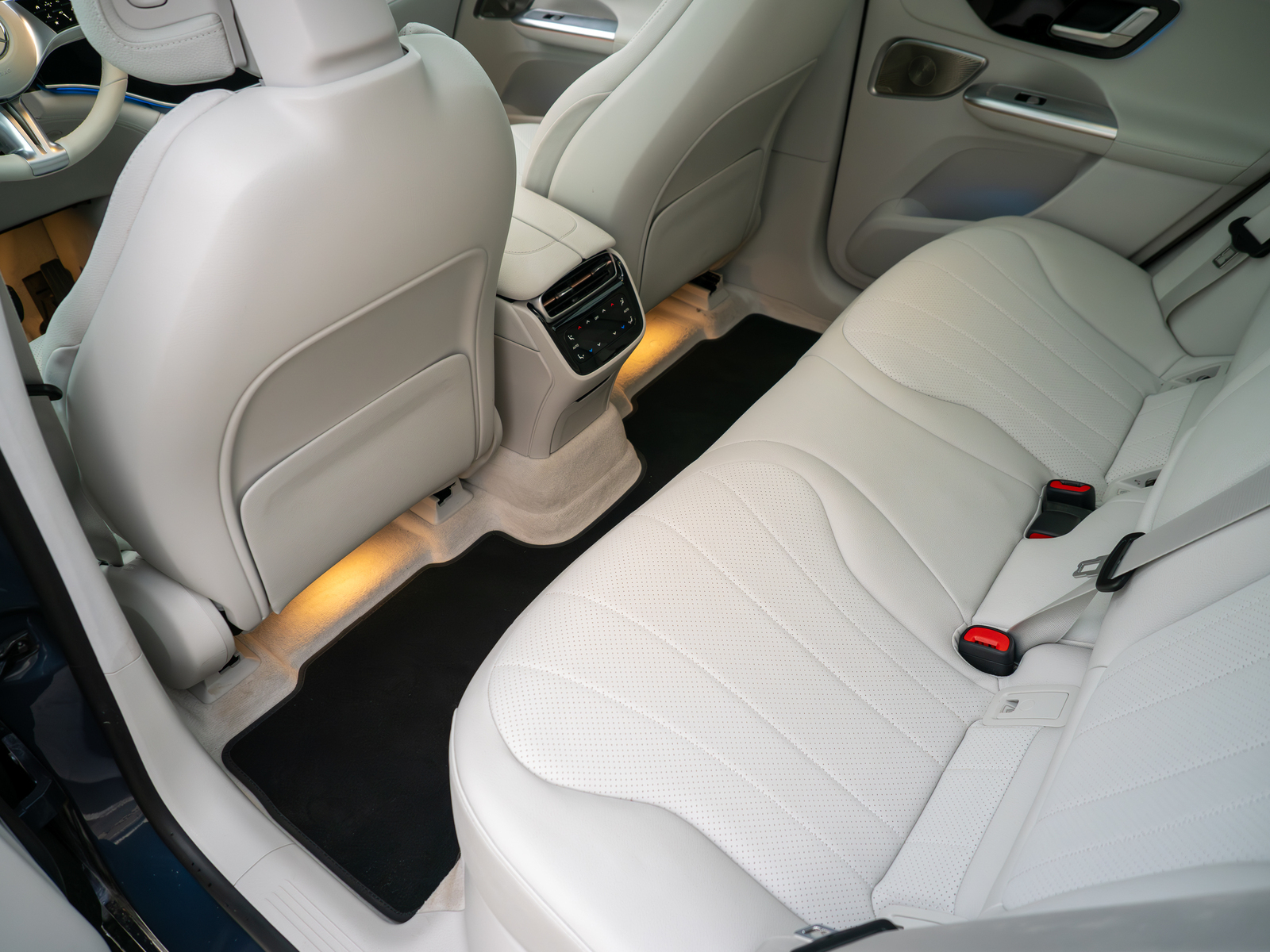 Tylna kanapa Mercedes EQE SUV