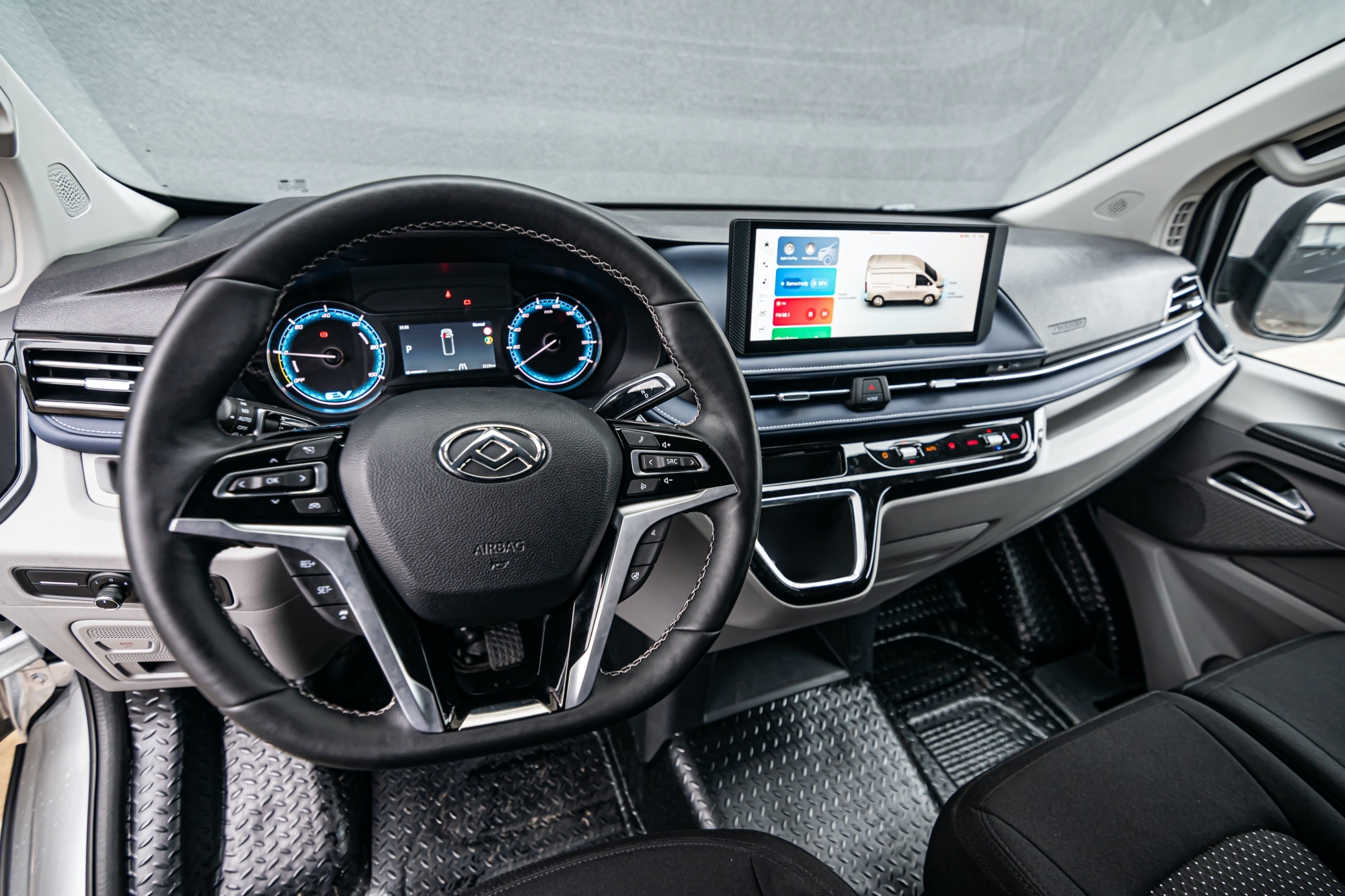 Maxus e-Deliver 7 wnętrze