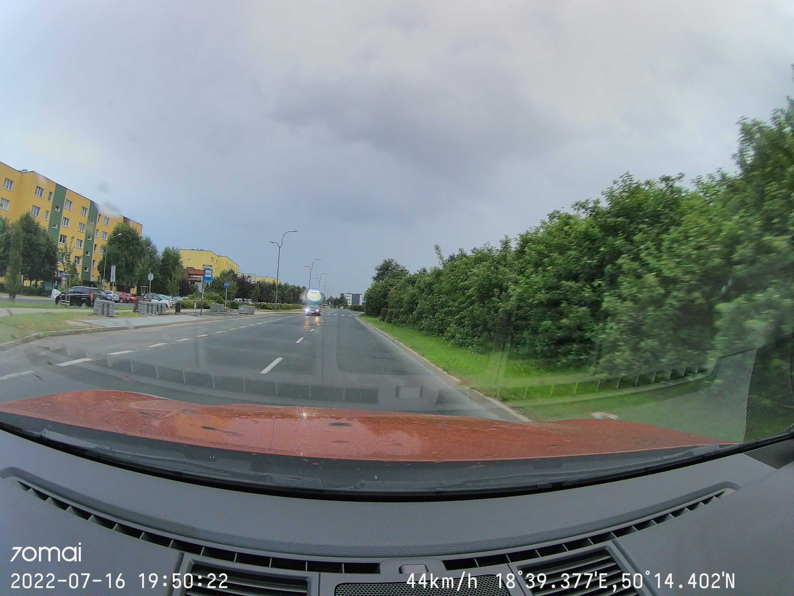 70mai M500 - zdjęcie za dnia pochmurno