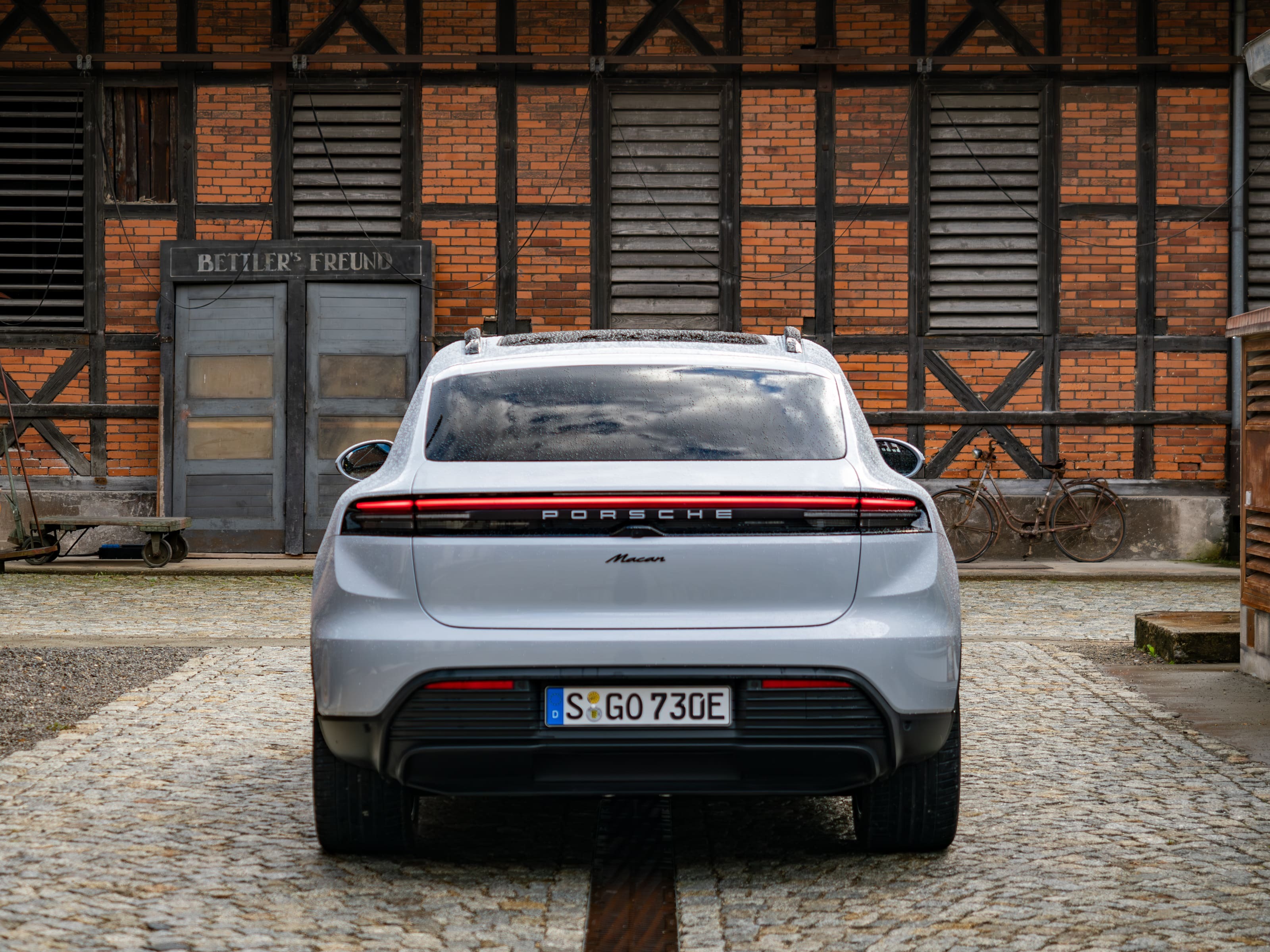 Klapa bagażnika listwa led Porsche Macan 2024