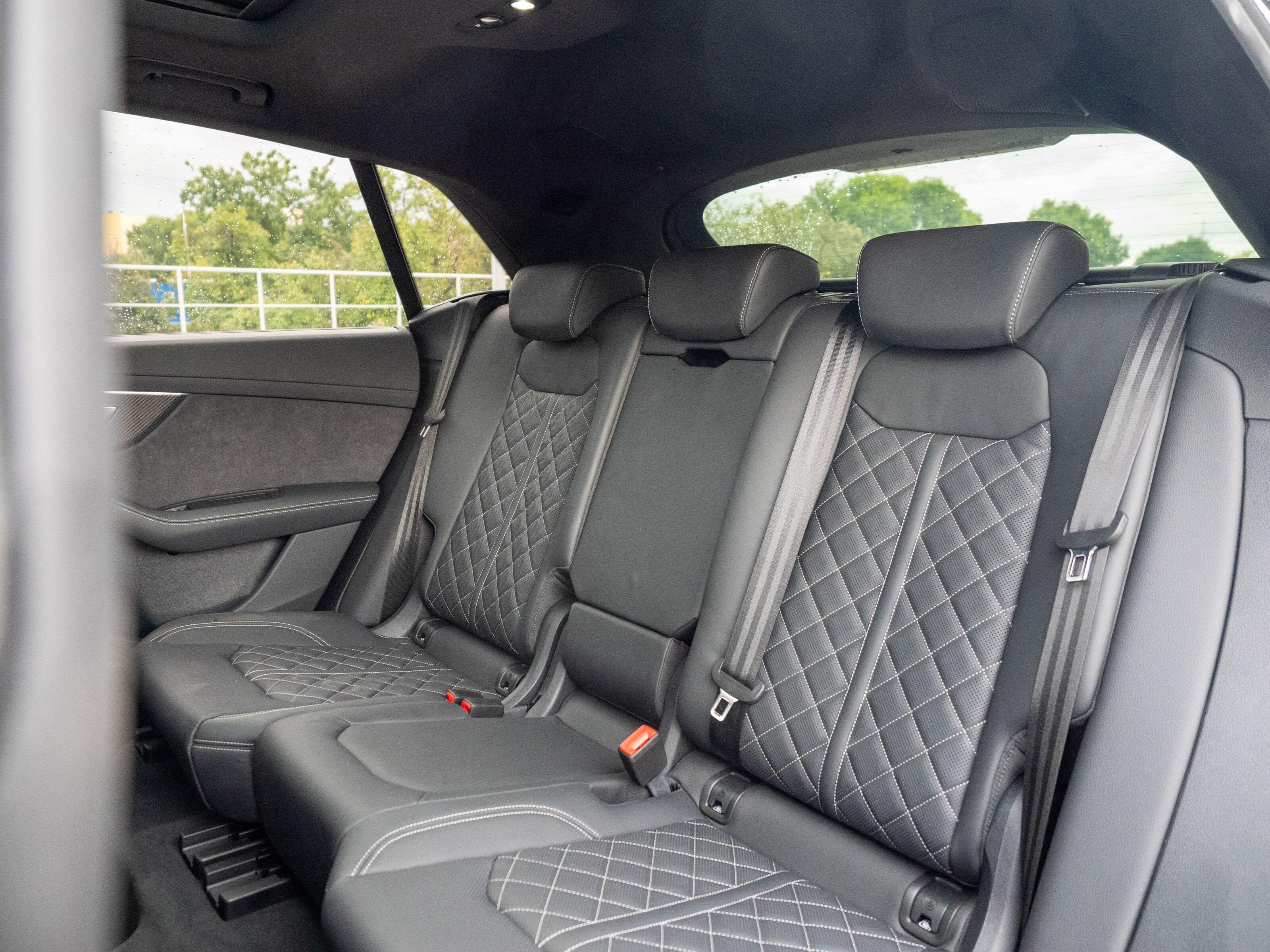 Audi Q8 tylna kanapa