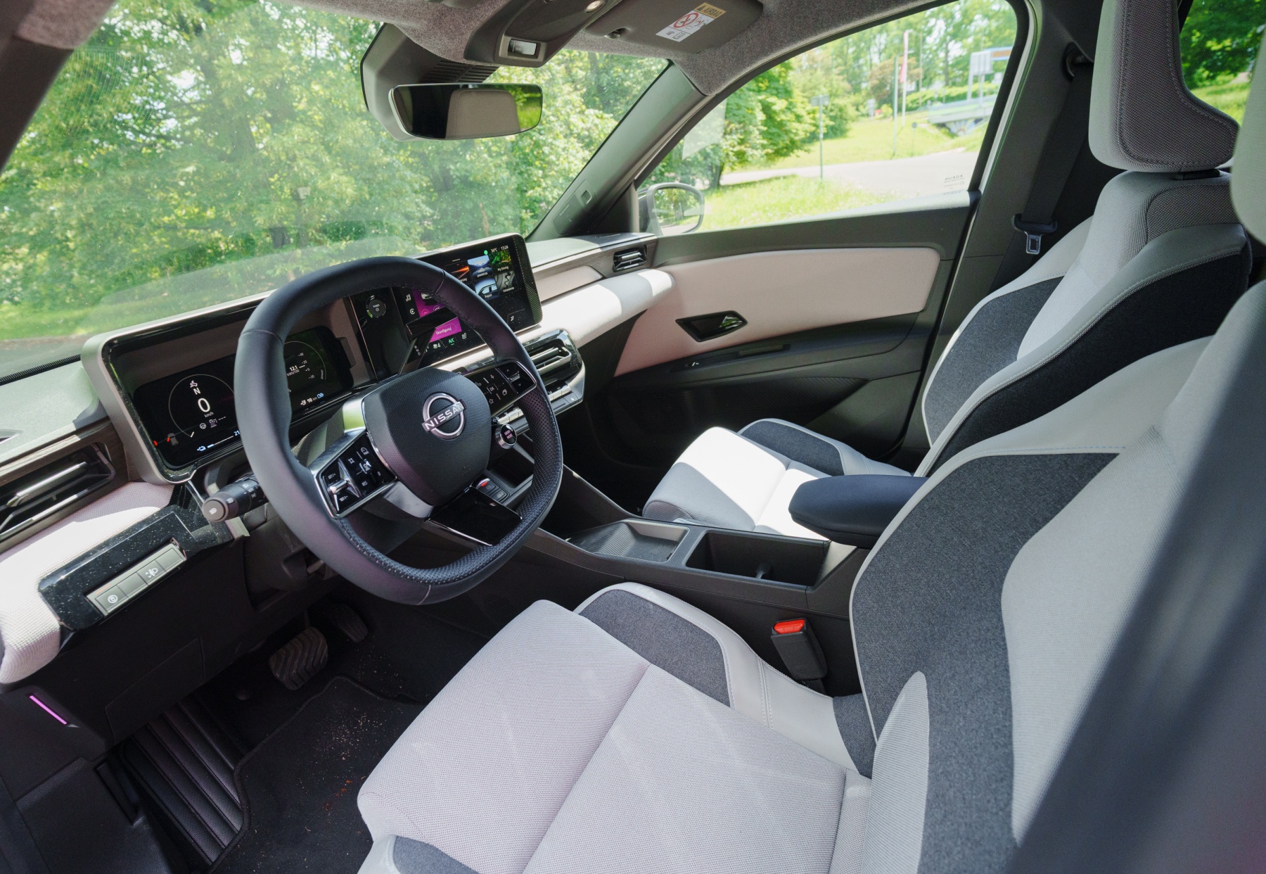 Nissan Micra wnętrze