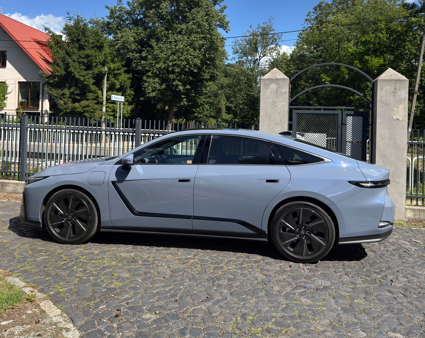 Lexus ES sylwetka