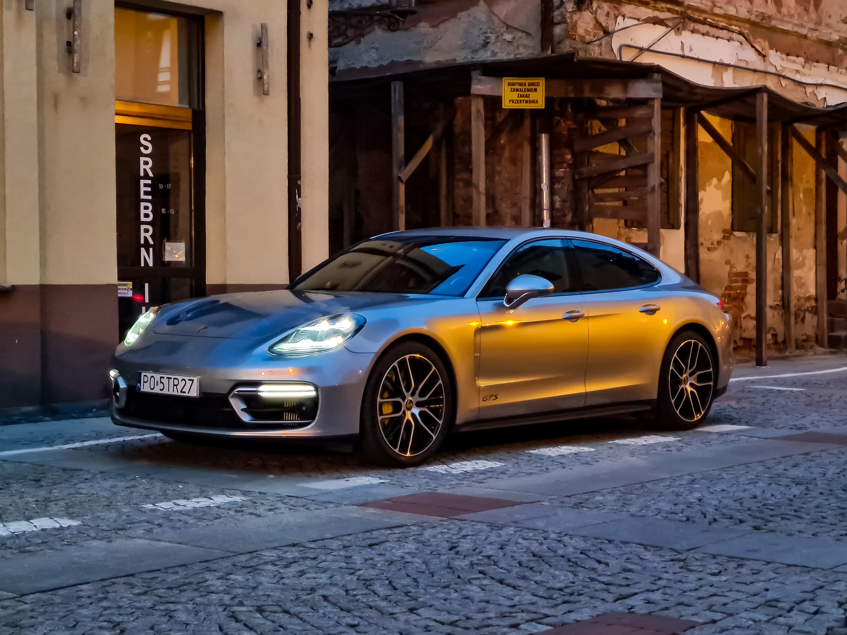 Porsche Panamera  GTS w mieście