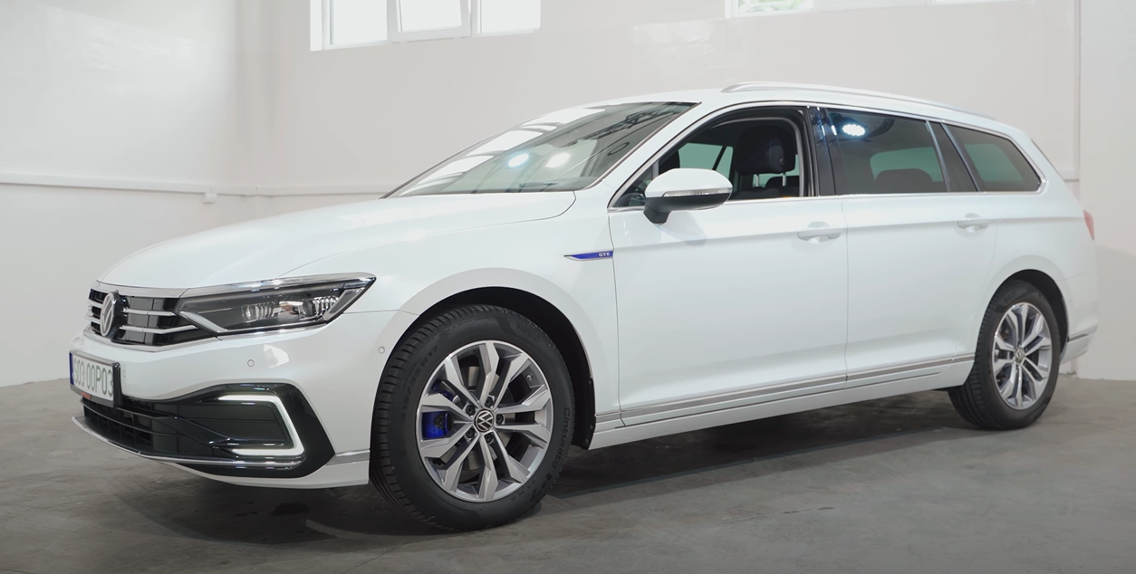 Volkswagen Passat sedan 2021