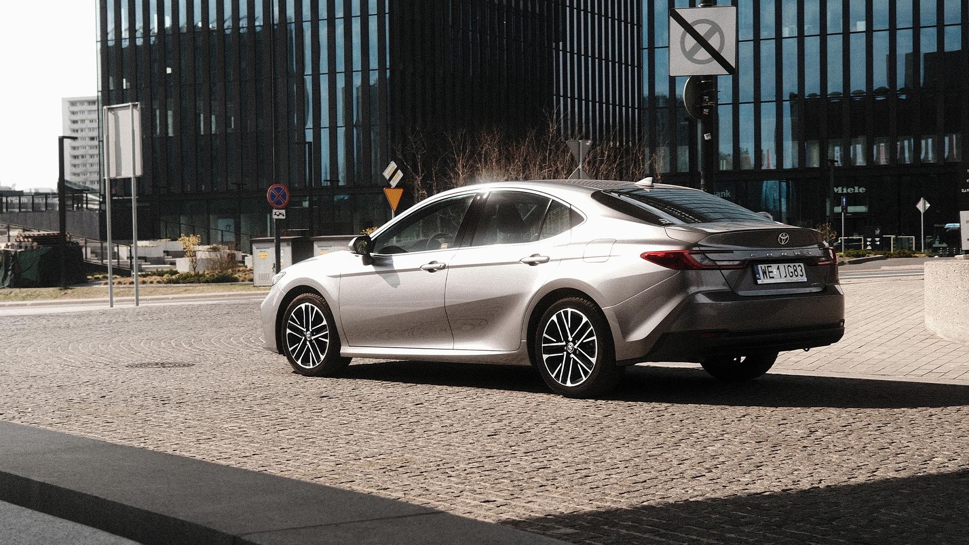 Toyota Camry tył