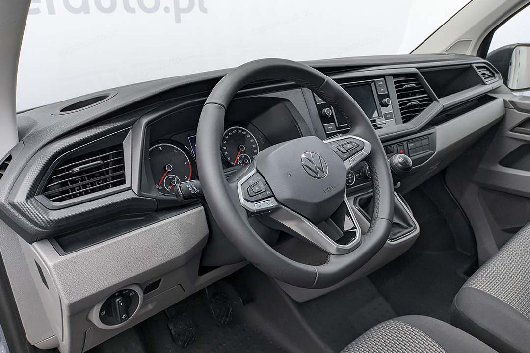 VW Caravelle wnętrze