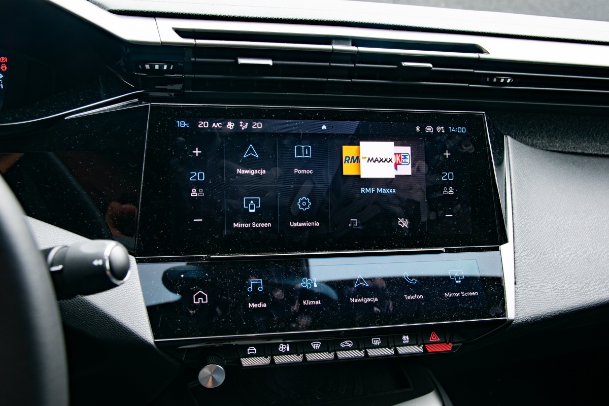 Peugeot 408 multimedia