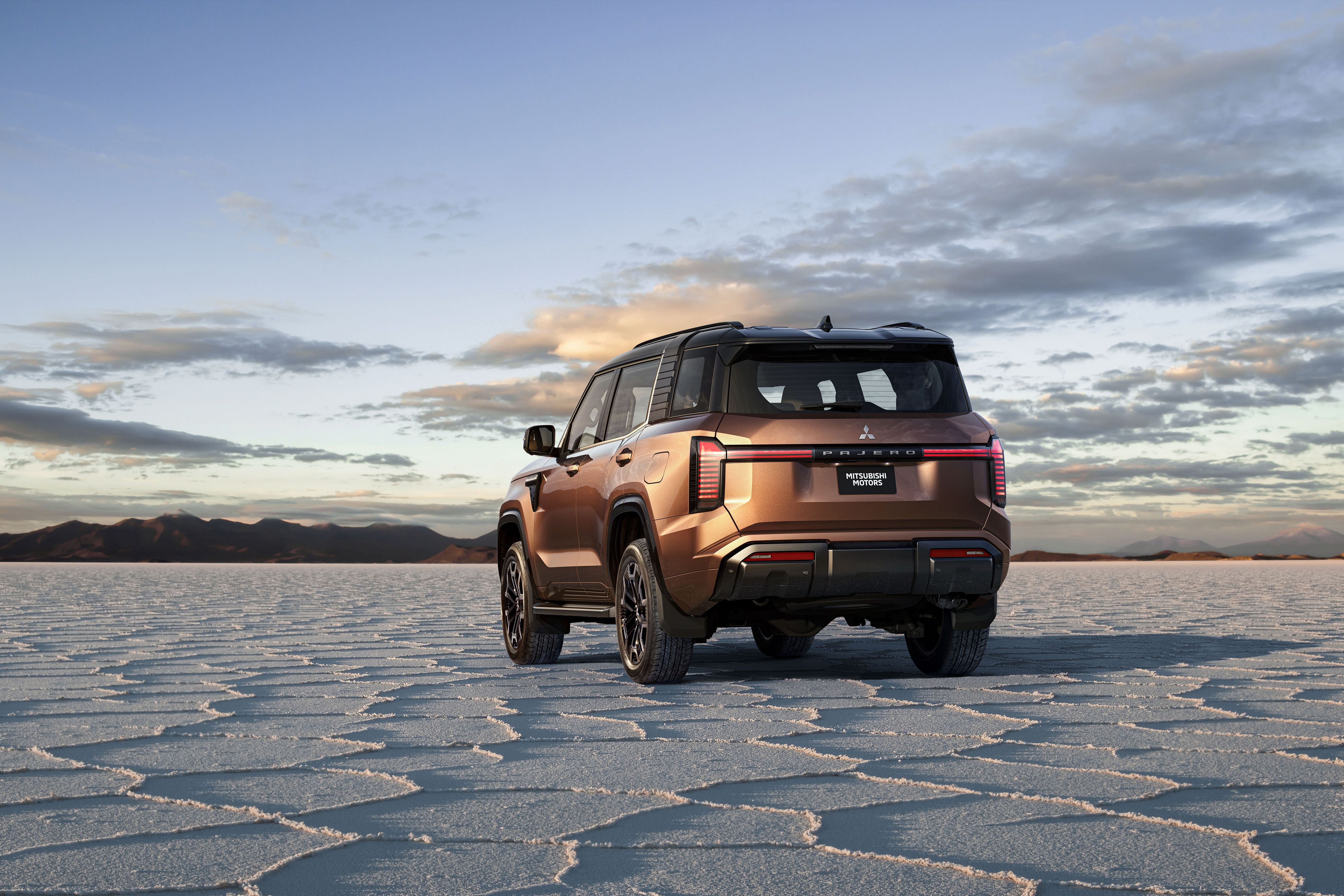 Mitsubishi Pajero tył